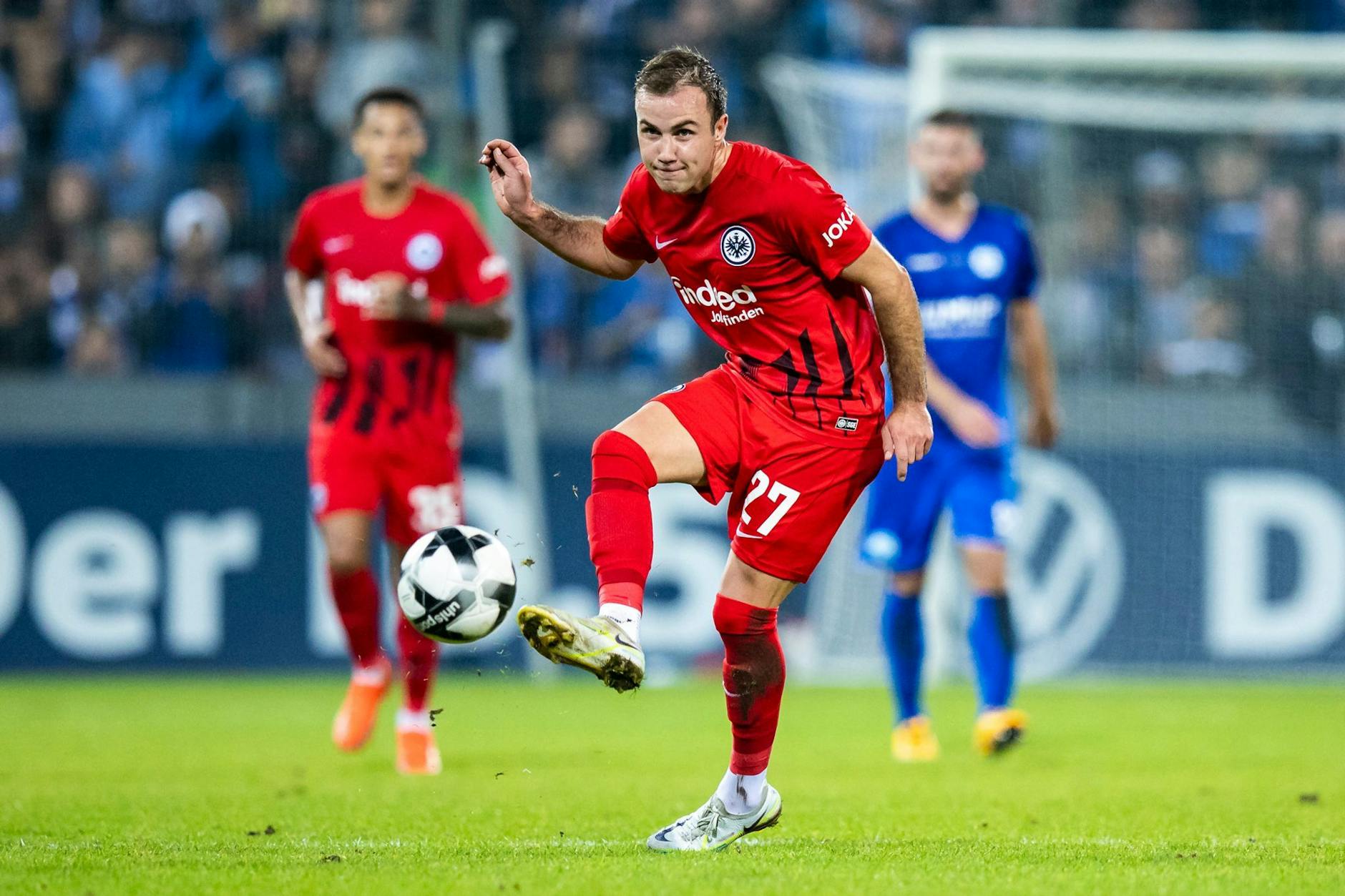 ARCHIV - Befindet sich bei der Frankfurter Eintracht seit Wochen in Topform: Mario Götze. ur GmbH/dpa
