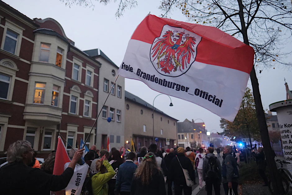 Tausende Menschen protestierten am Montag gegen die Politik der Bundesregierung im Zusammenhang mit dem Ukraine-Krieg sowie der Corona-Pandemie, hier in Lutherstadt Wittenberg.