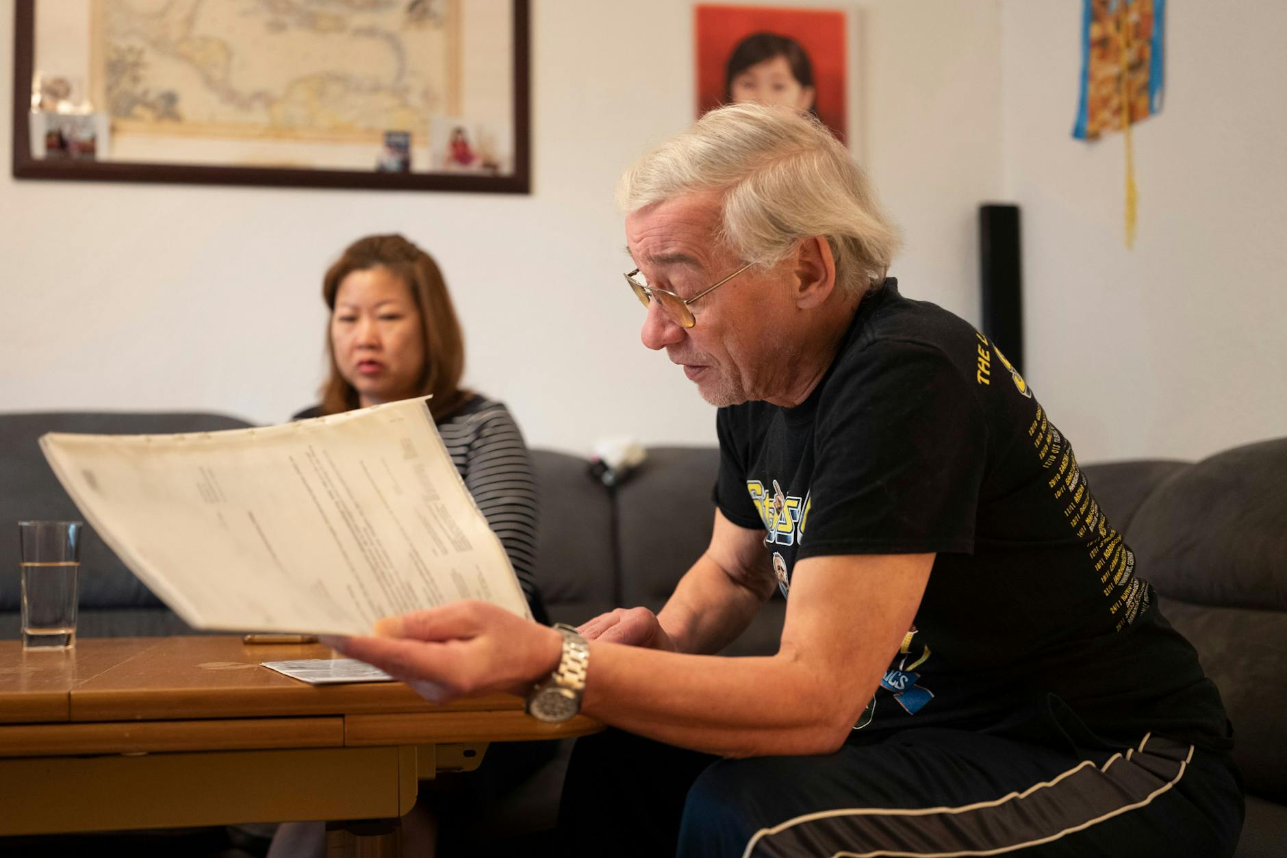 Stefan Katz (69) hat seiner Nachbarin immer wieder geholfen, seit ihr Mann gestorben ist.