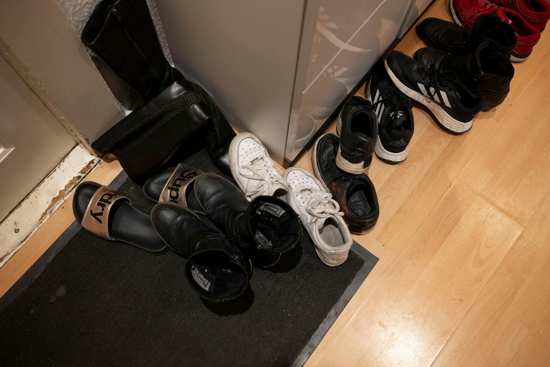 Frau Hoang lebt als Witwe mit ihren beiden schulpflichtigen Kindern. 