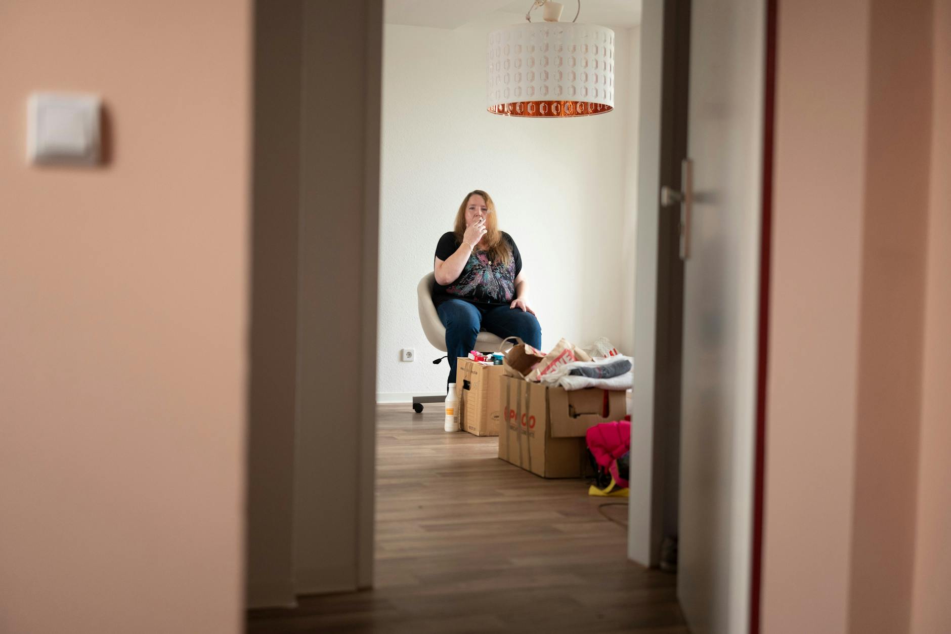 Oktober 2022, Berlin: Die Geschichte von Sandra, die jahrelang obdachlos war, und dank der Organisation „Housing First für Frauen“ nun eine eigene Wohnung beziehen konnte.