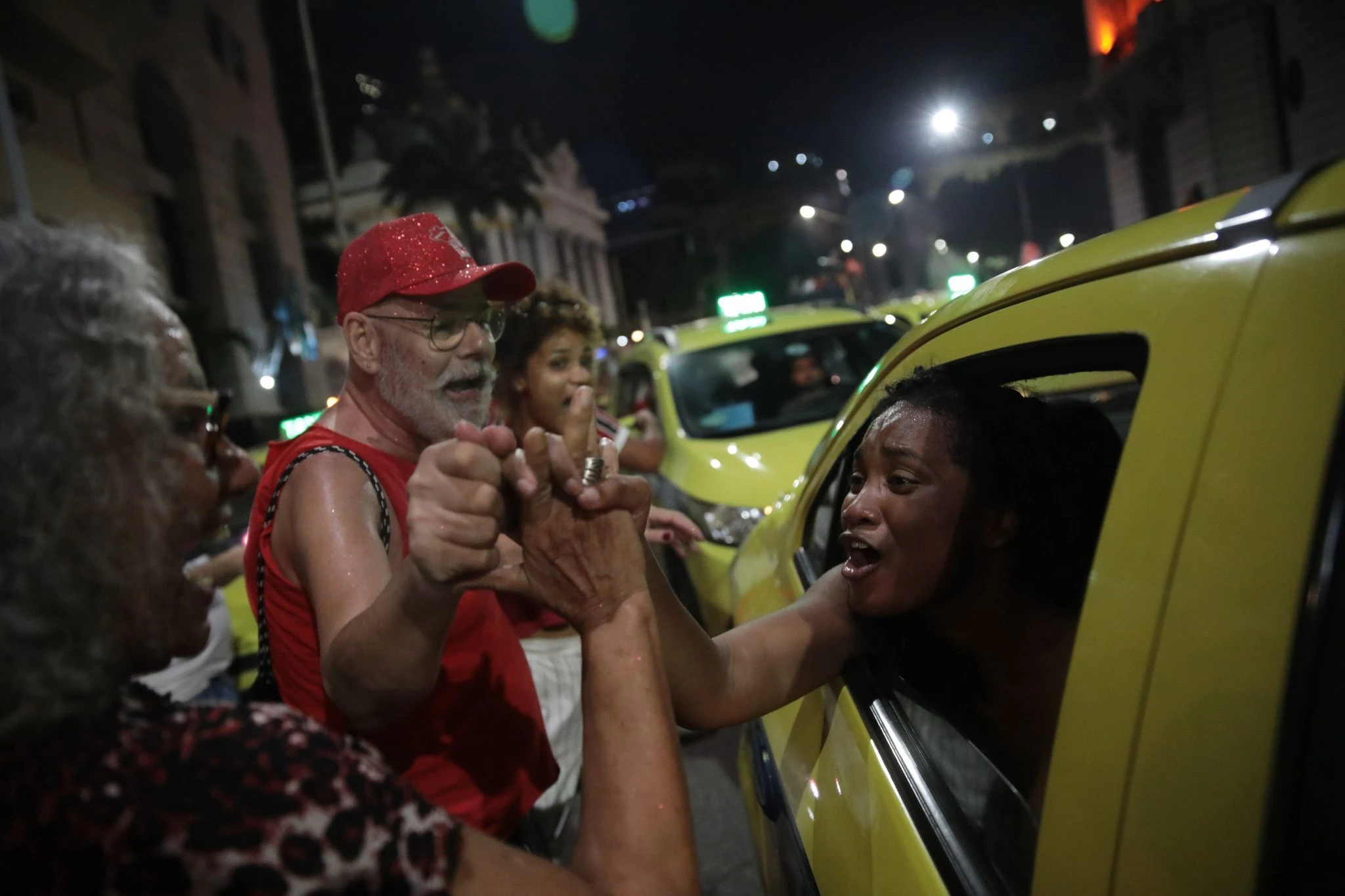 In der Innenstadt von Rio de Janeiro wurde bis in die Nacht gefeiert.  