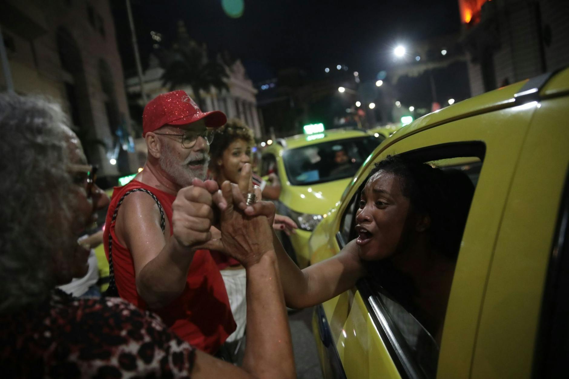 In der Innenstadt von Rio de Janeiro wurde bis in die Nacht gefeiert.