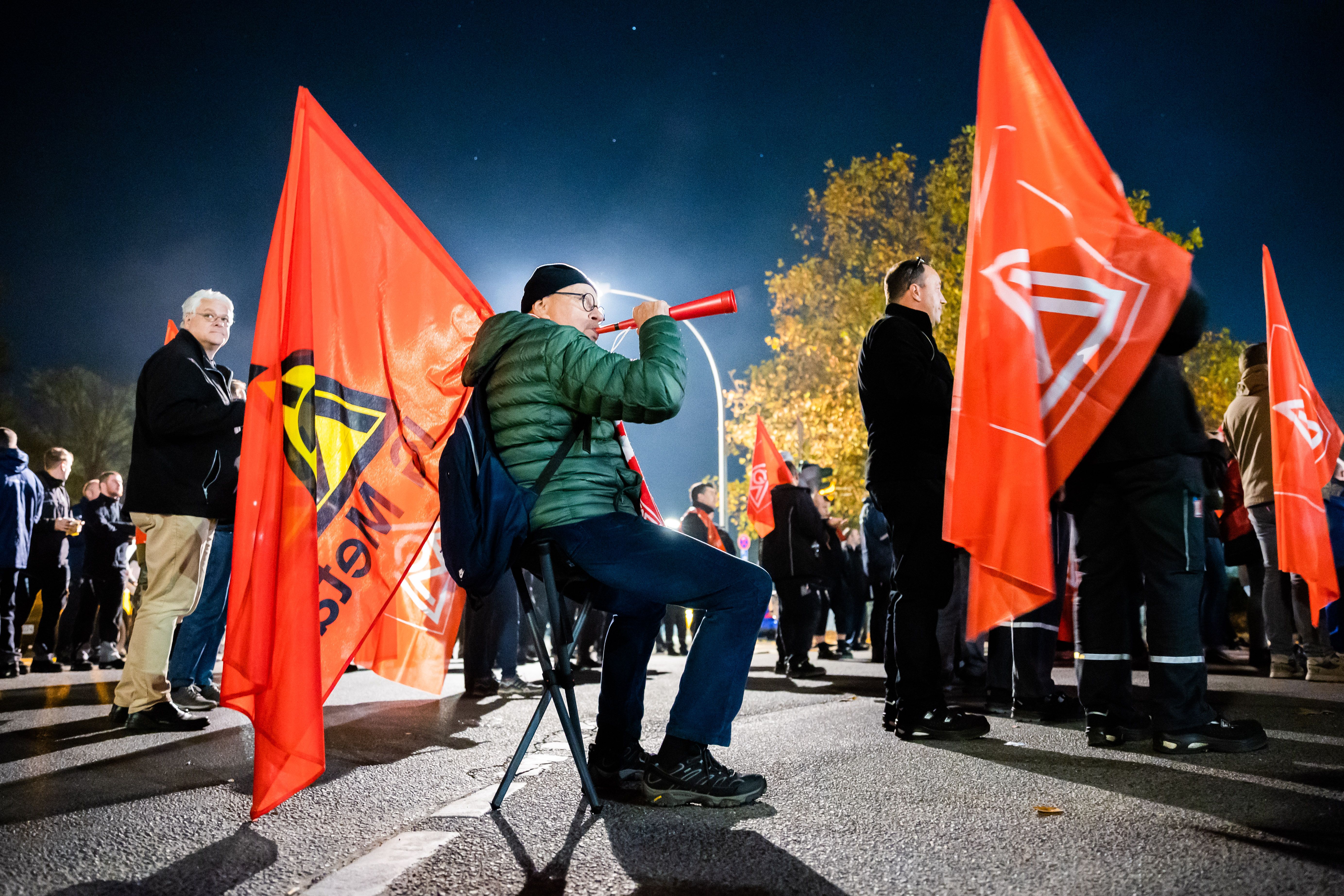 Berlin: Warnstreiks In Der Metall- Und Elektroindustrie Haben Begonnen