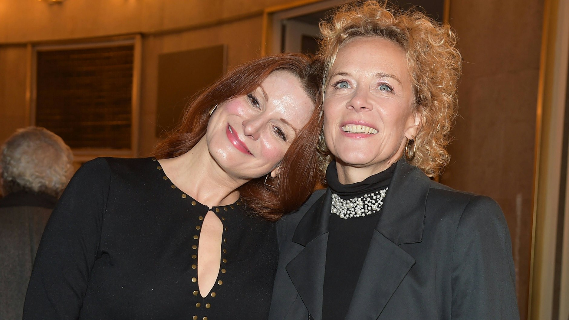 Uraufführung von „Marie Antoinette“ in der Komödie am Kurfürstendamm Berlin: Die Schauspielerinnen Nadine Schori (l.) und Katja Riemann gehörten zu den begeisterten Gästen.