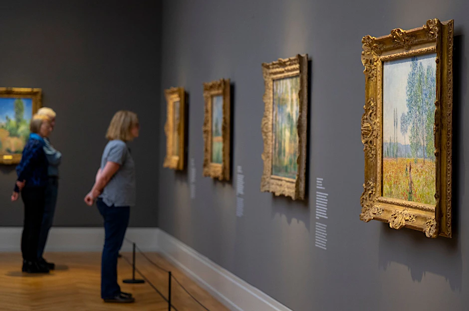 Gemälde in der Impressionisten-Ausstellung im wiedereröffneten Museum Barberini.  