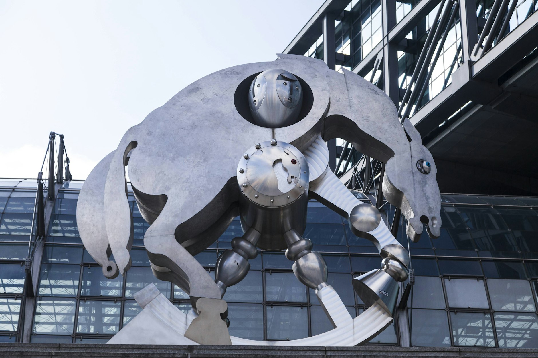 Hoppe Hoppe Vorreiter? Geht so: Ein ganz ähnliches Stahl-Huftier steht schon in Baden-Württemberg.