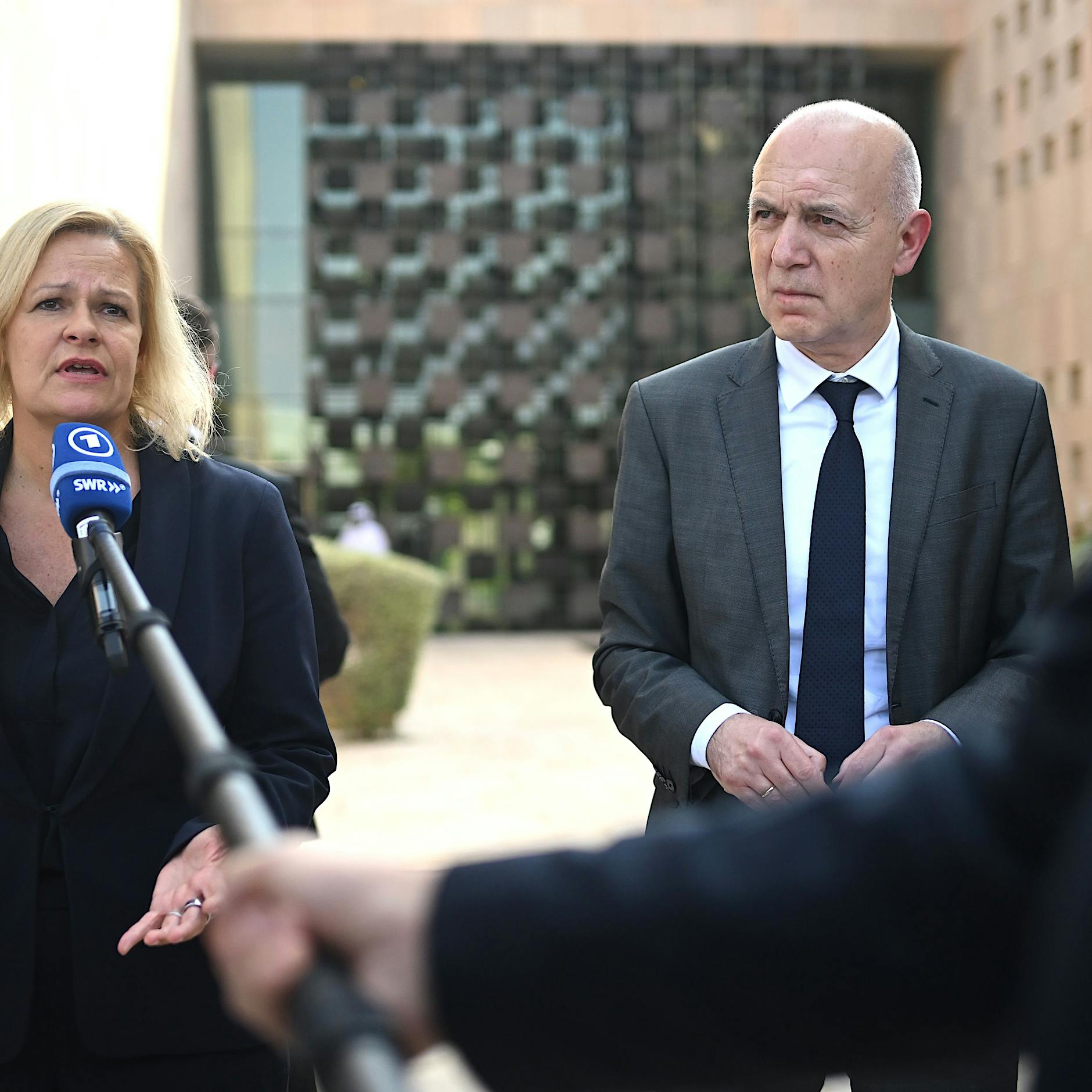 Nancy Faesers Besuch in Katar: Gastfreundschaft und westliche Bedenken