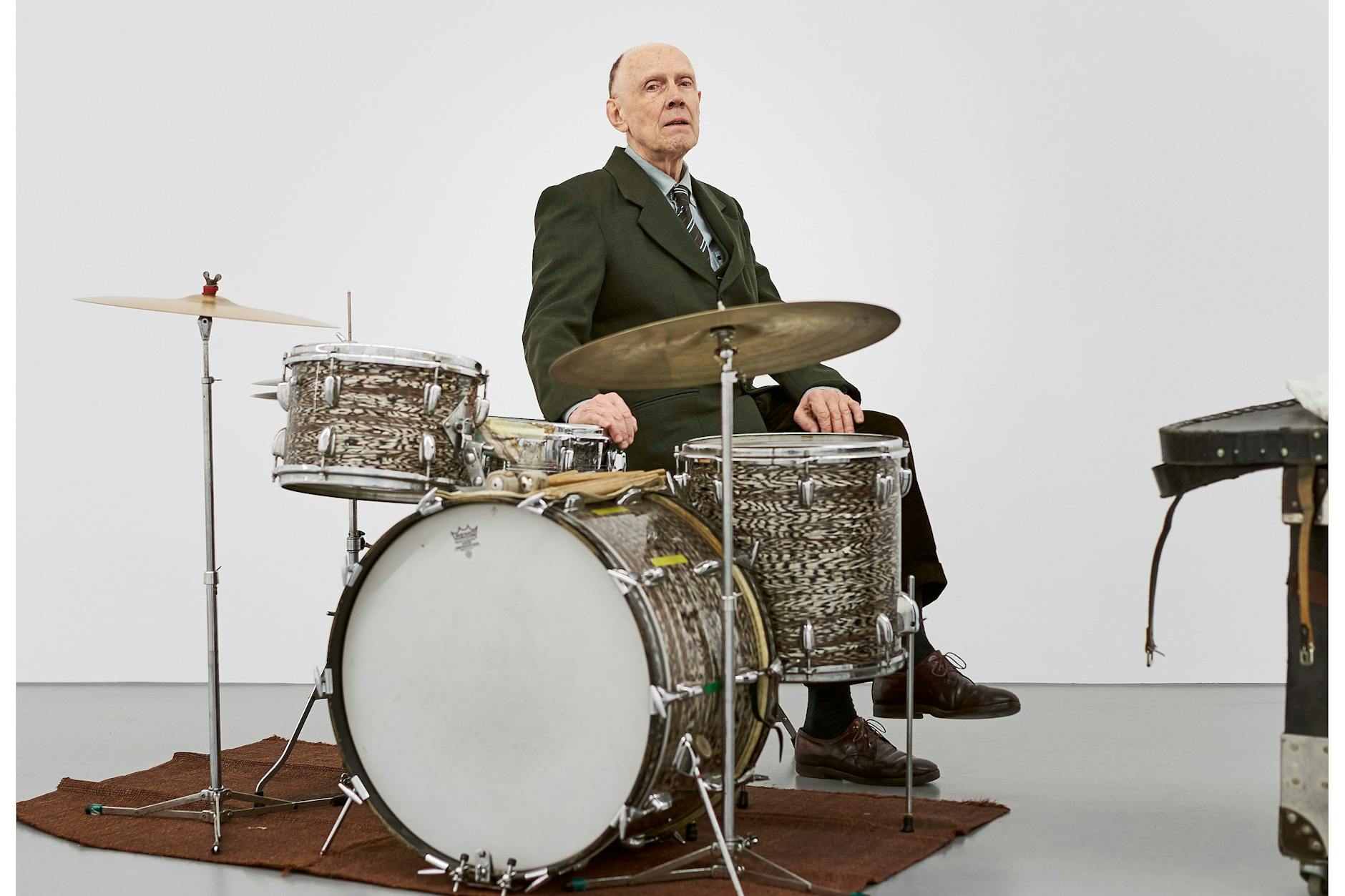 Sven-Åke Johansson am Schlagwerk.