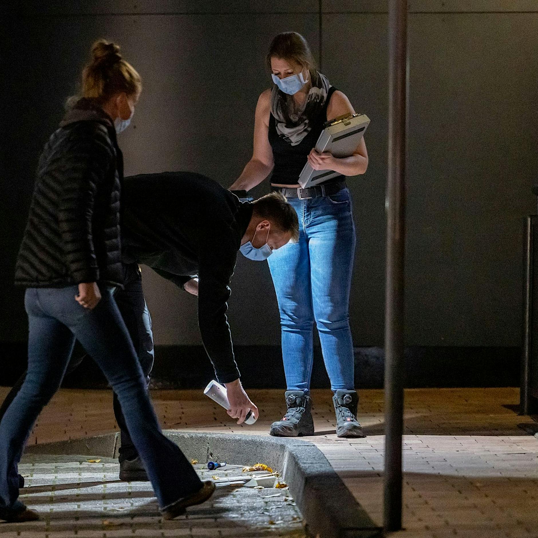 Drei Verletzte nach Schüssen - Fahndung läuft weiter