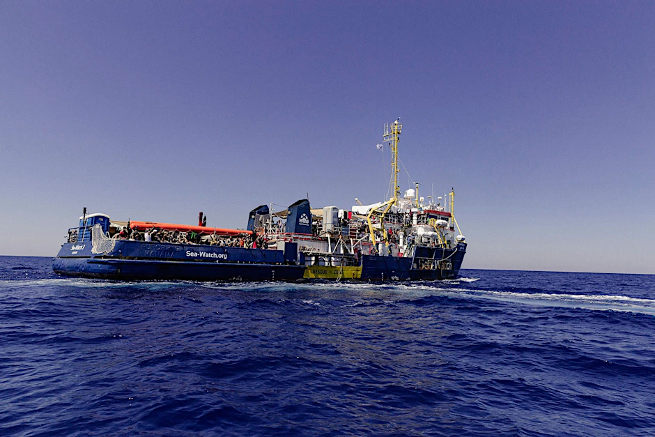 ARCHIV - Einer der Vorgänger des neuen Schiffs: Die Sea Watch 3 im Einsatz im Juli auf dem Mittelmeer.  pa
