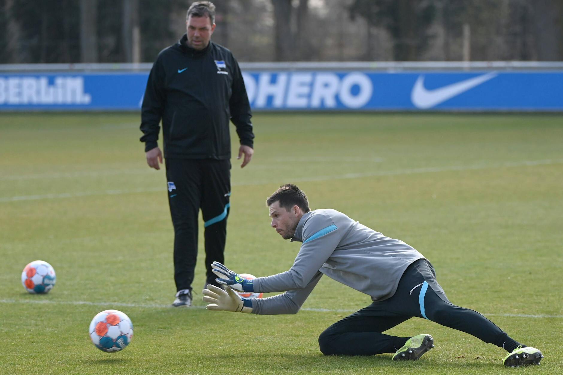 Ein Streit zwischen Herthas Rune Jarstein und Torwarttrainer Andreas Menger war der Grund der Kündigung. Doch was genau vorgefallen ist, ist bis heute nicht klar.