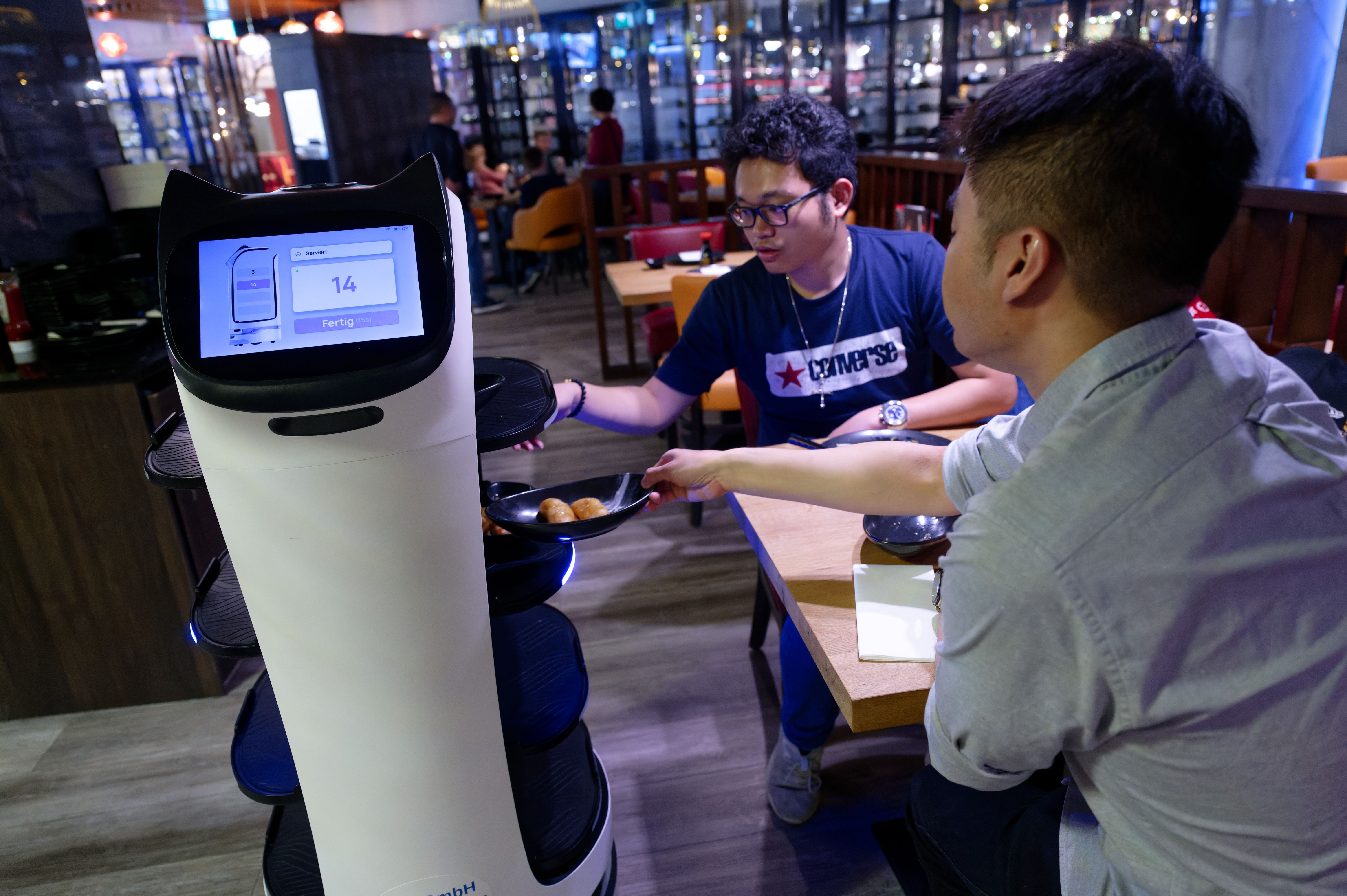 Der Roboter im Restaurant: akkubetriebene Kellner als Zukunftstrend?