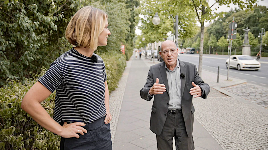 Wir Ostdeutsche: Jessy Wellmer und Gregor Gysi in Wellmers Film.