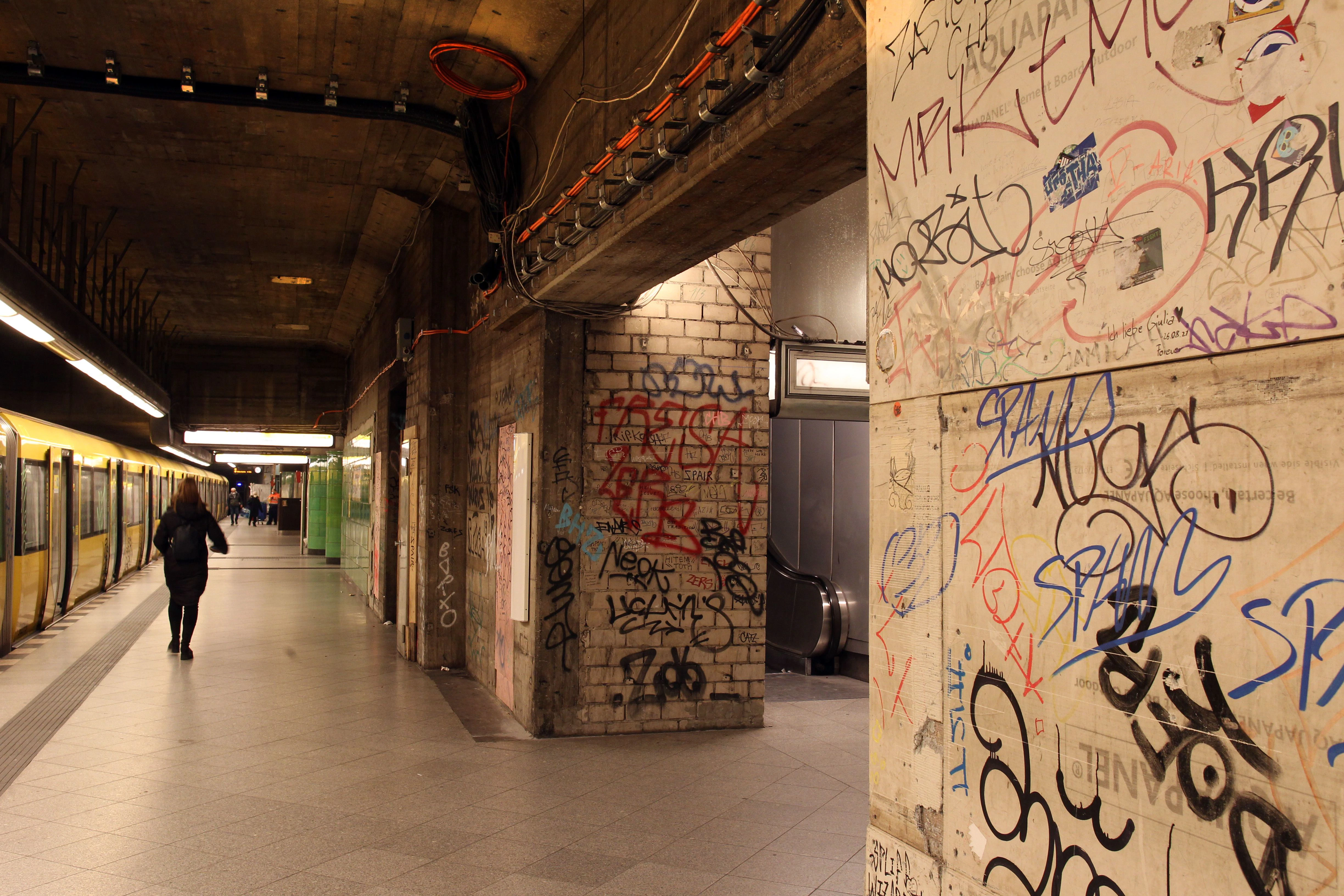 Der U-Bahnhof Bismarckstraße in Charlottenburg (U2/U7) wird nach einem Entwurf des Architekturbüros der heutigen Senatsbaudirektorin Petra Kahlfeldt erneuert. 2015 ging es los – 2023 soll es enden.