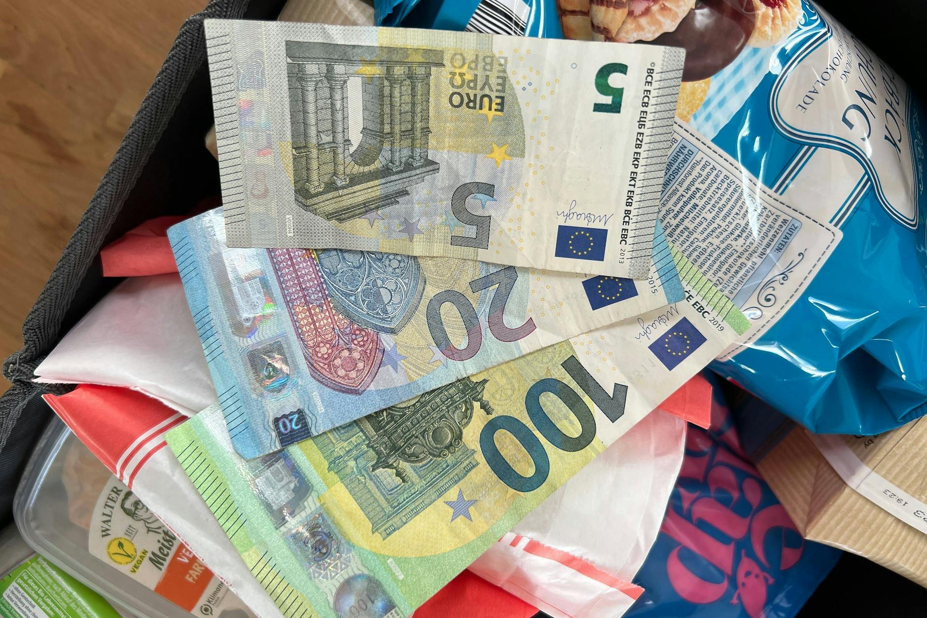 Bis zu 70 Prozent mehr müssen Verbraucher jetzt für mehrere Supermarkt-Produkte bezahlen.