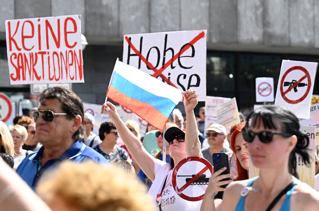 Diese russischen Verschwörungsmythen werden von immer mehr Deutschen geglaubt