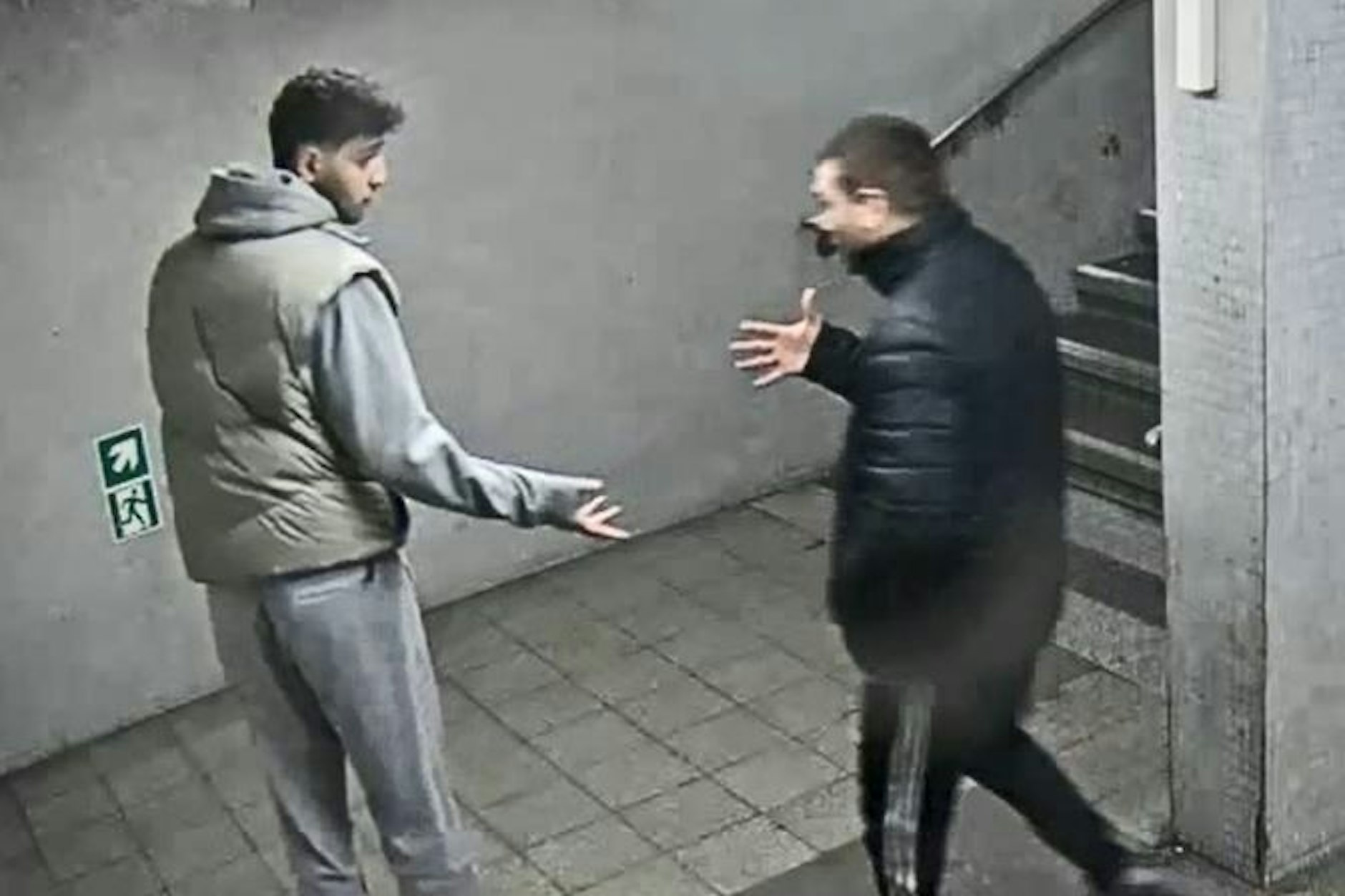 Die Tatverdächtigen im Bahnhof.