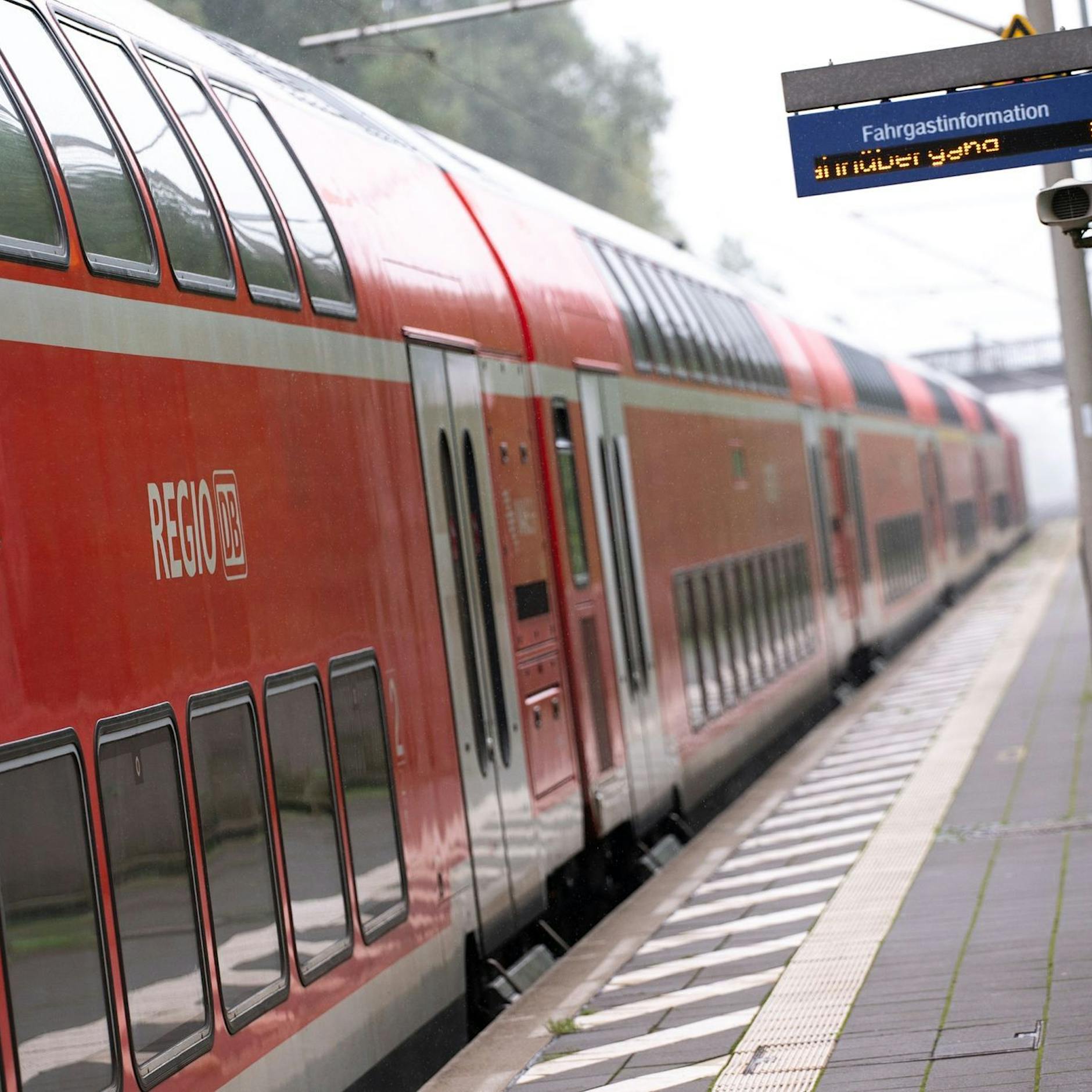 Update: Bundesweites 49-Euro-Ticket kommt! SO wird das Deutschlandticket finanziert +++ Bund und Länder einig auch über Gas- und Strompreisbremse