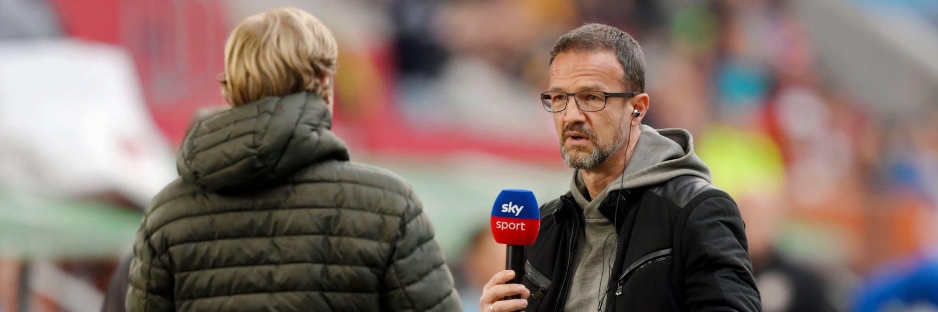 Hertha-Boss Fredi Bobic erklärt bei Sky, dass er mit dem Videobeweis und auch der Handspielregel derzeit wenig anfangen kann.