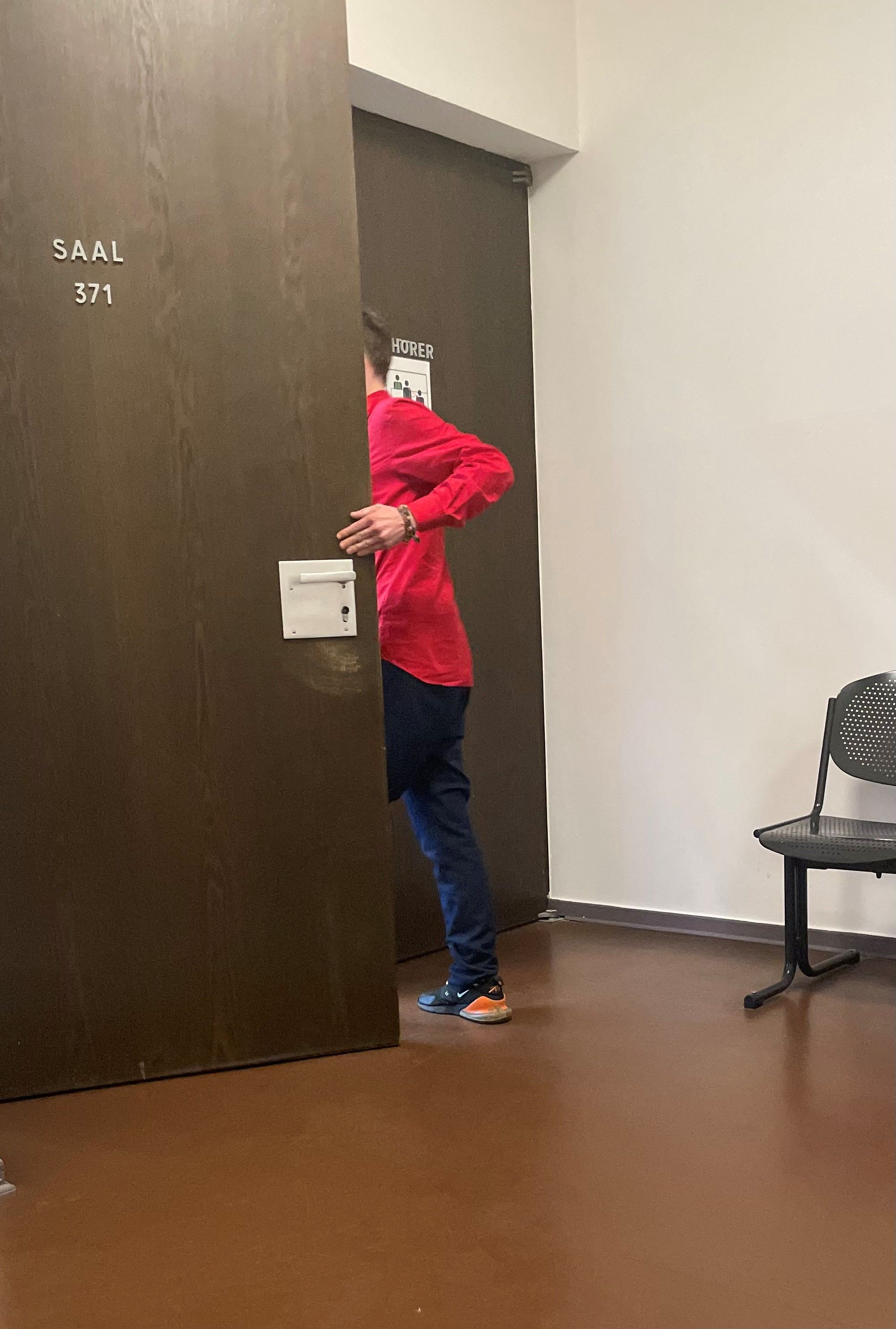 Amtsgericht Berlin-Tiergarten: Hier kommt ein mieser Pädophiler durch die Tür