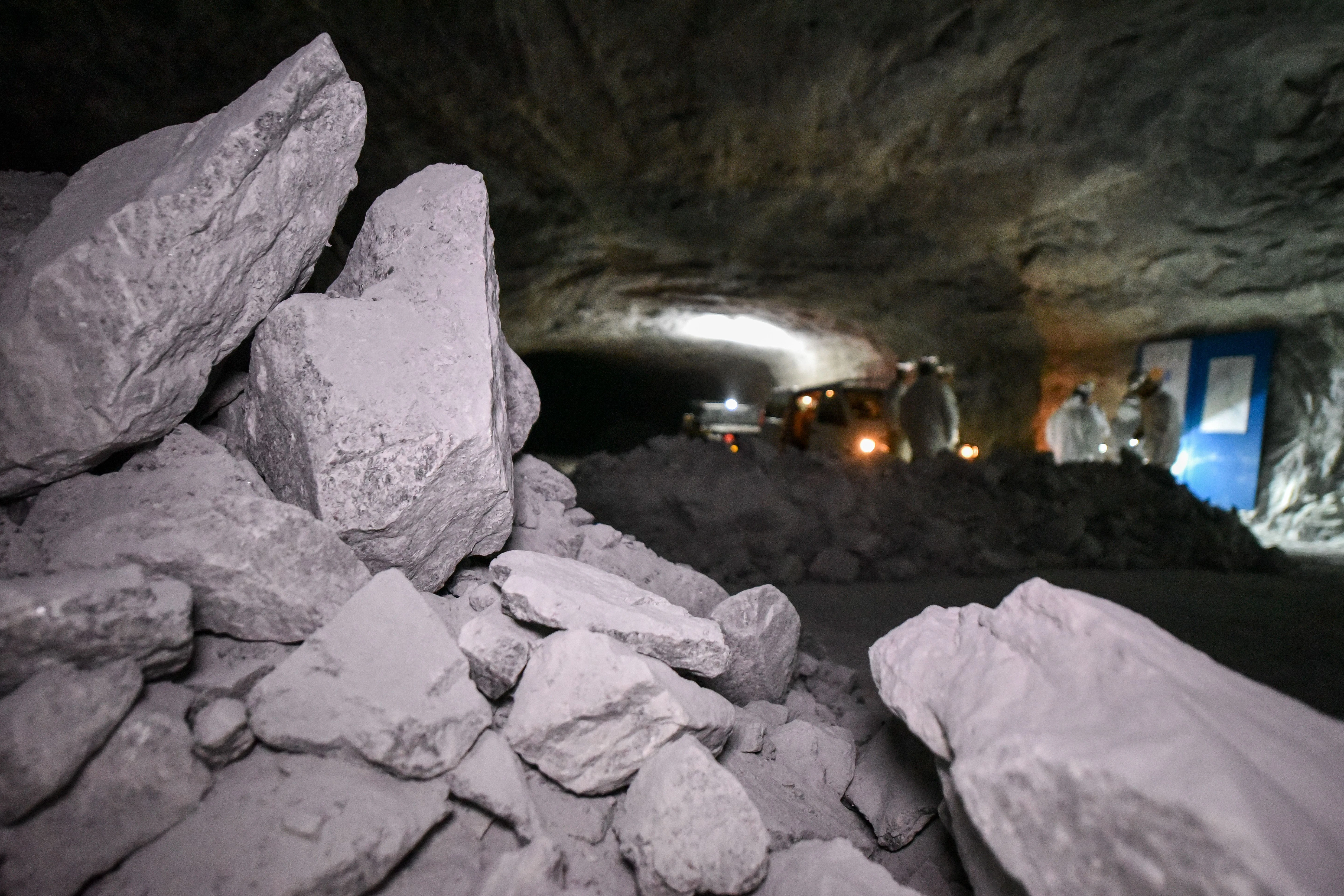 Magnesiumsulfat im Bergwerk. Der Magnesium-Markt wird von China kontrolliert.