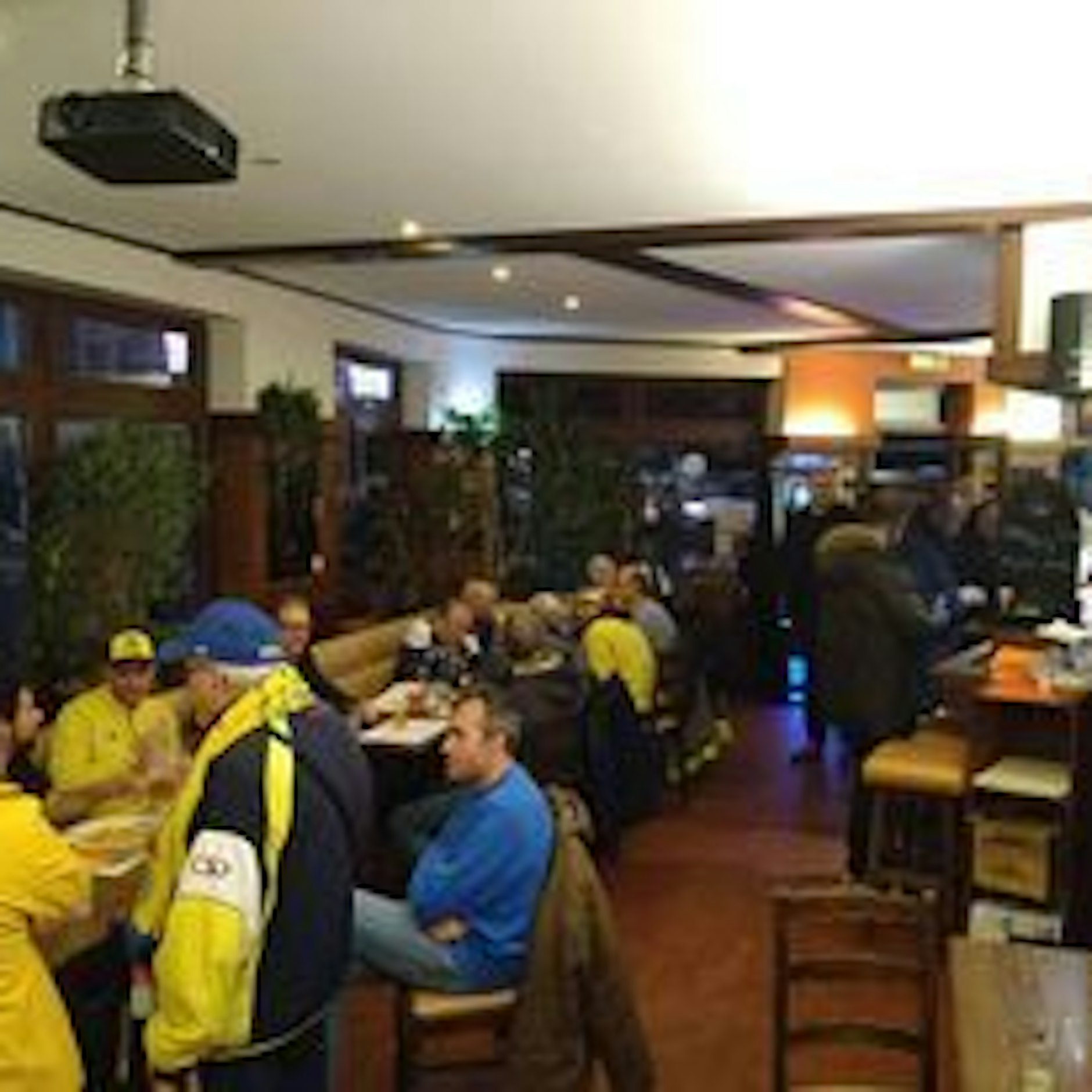 Fans von Royale Union St. Gilloise beim „Vorglühen“.