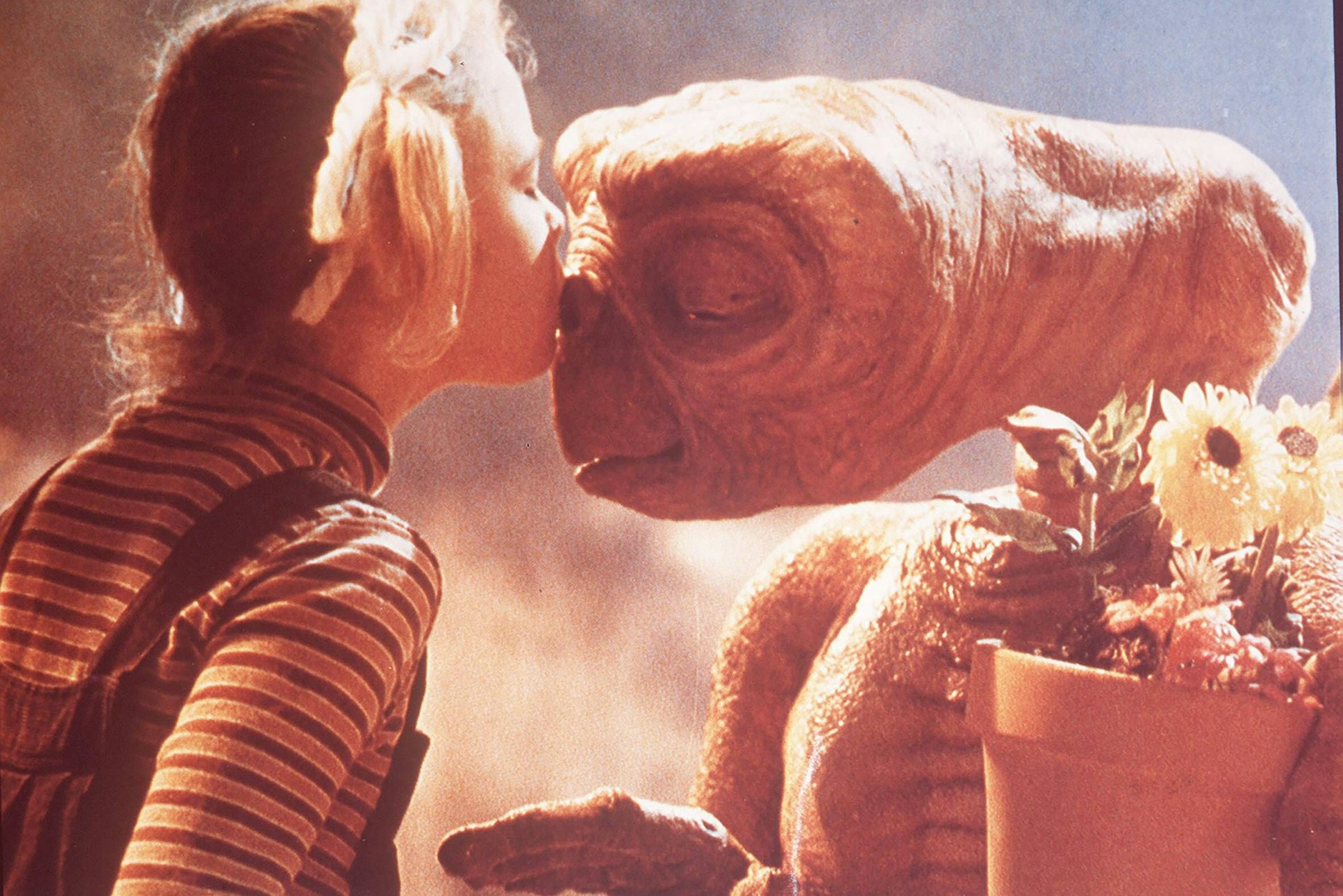 E.T. (r.) bringt jetzt noch mal richtig Kohle ein.