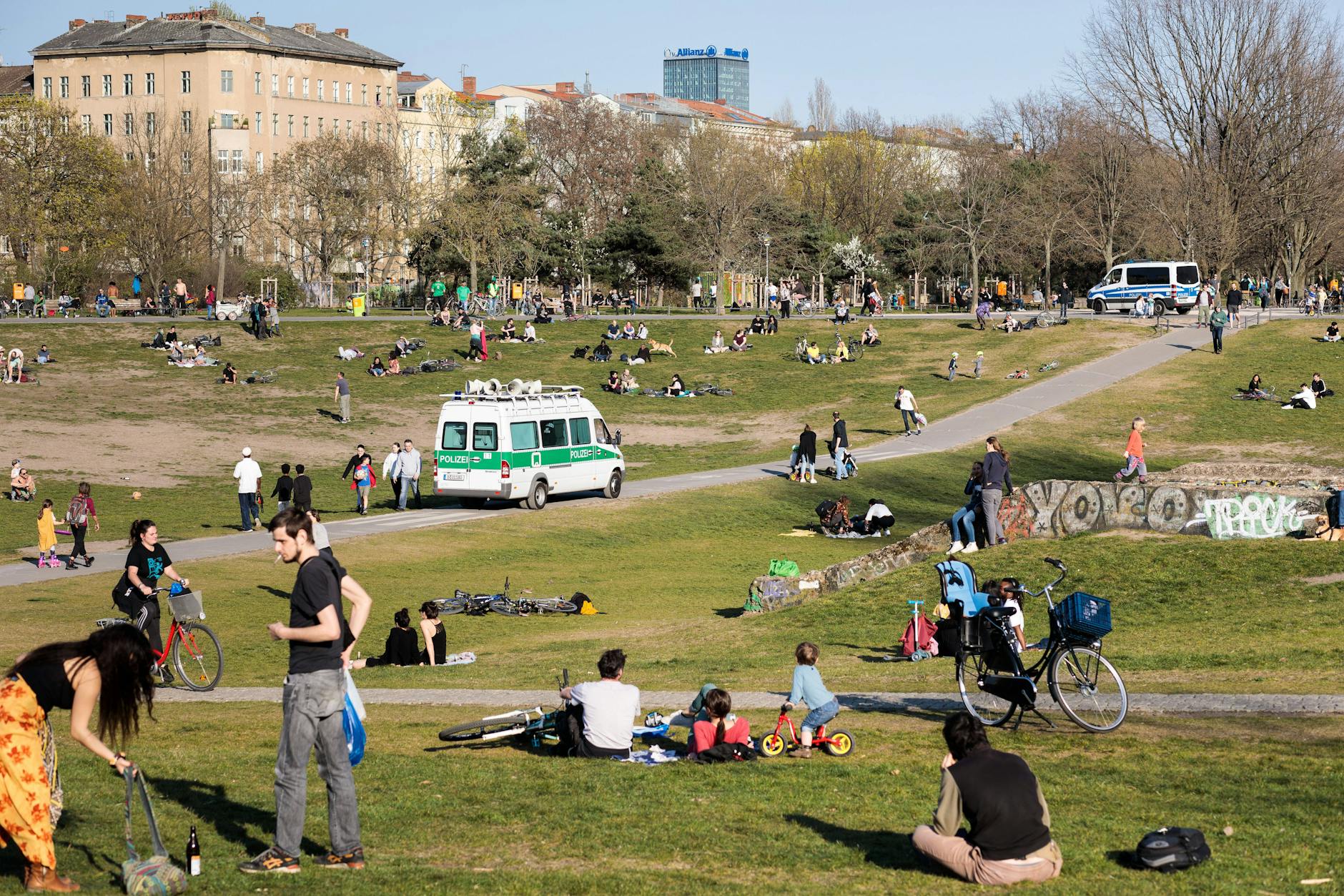 Polizeipräsenz und hoher Kriminalitätsfaktor: der Görlitzer Park. Wobei die Bezeichnung Park ein echter Euphemismus ist.