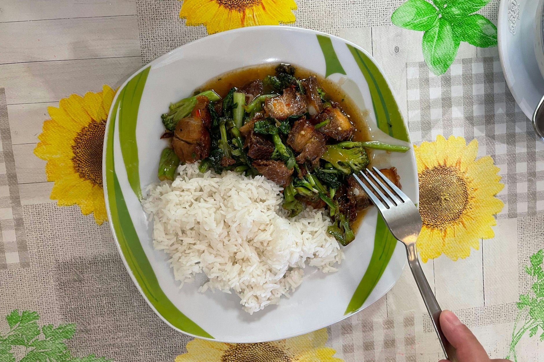 Die Nummer 16: Krosses Schweinefleisch mit wildem Brokkoli in einer würzigen Austernsoße.