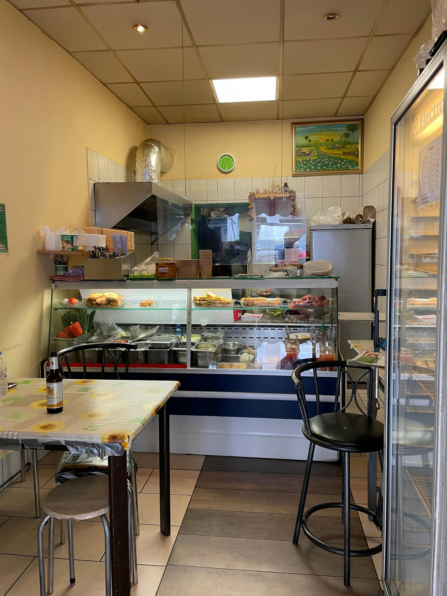 Schick ist was anderes: Beim Imbiss Dan Thai geht es nicht um Sterne oder Hauben, sondern um thailändische Hausmannskost.