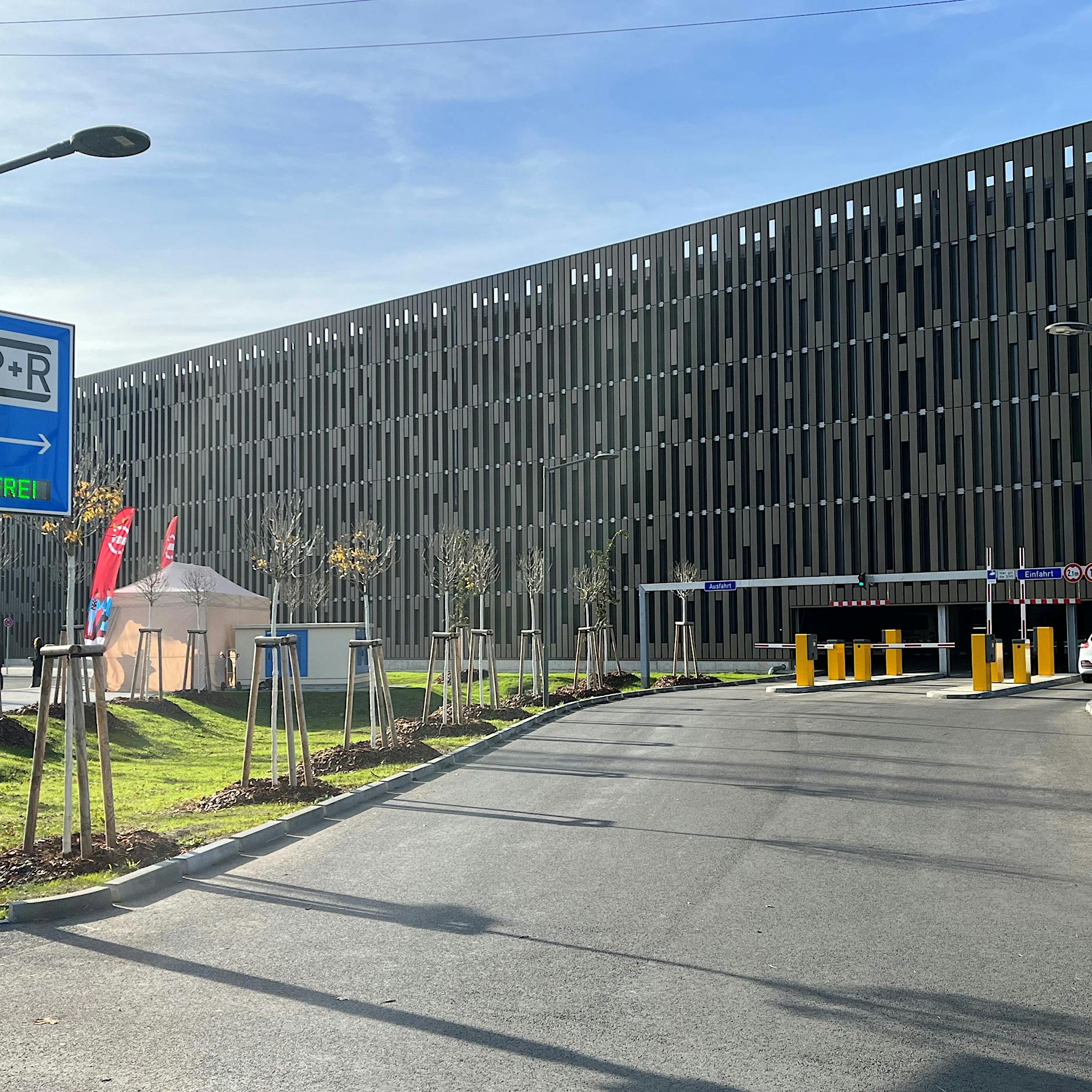 Damit Autos draußen bleiben: Berlin finanziert Parkplätze in Brandenburg