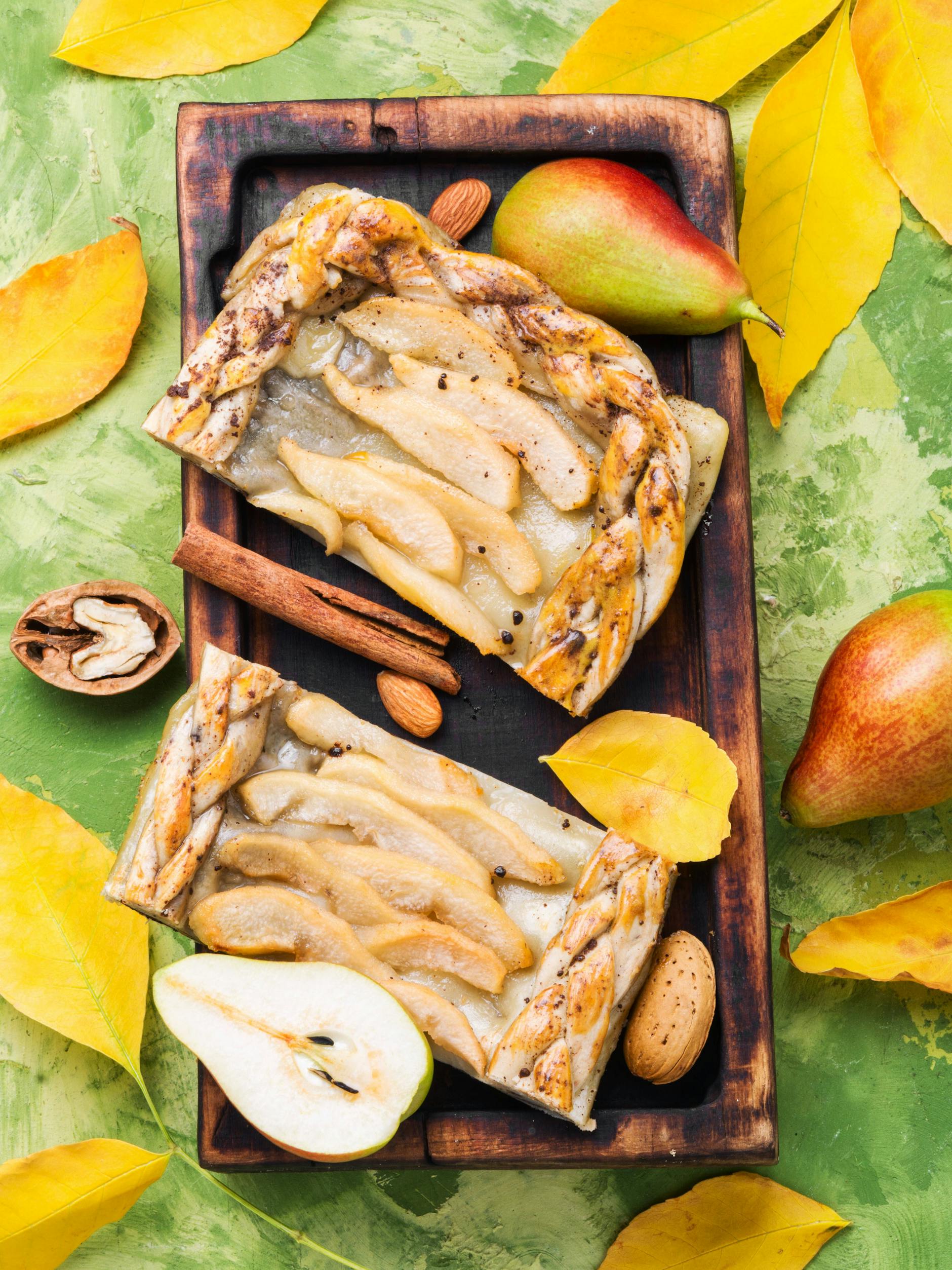 Omas Birnenkuchen schmeckt köstlich nach Herbst.