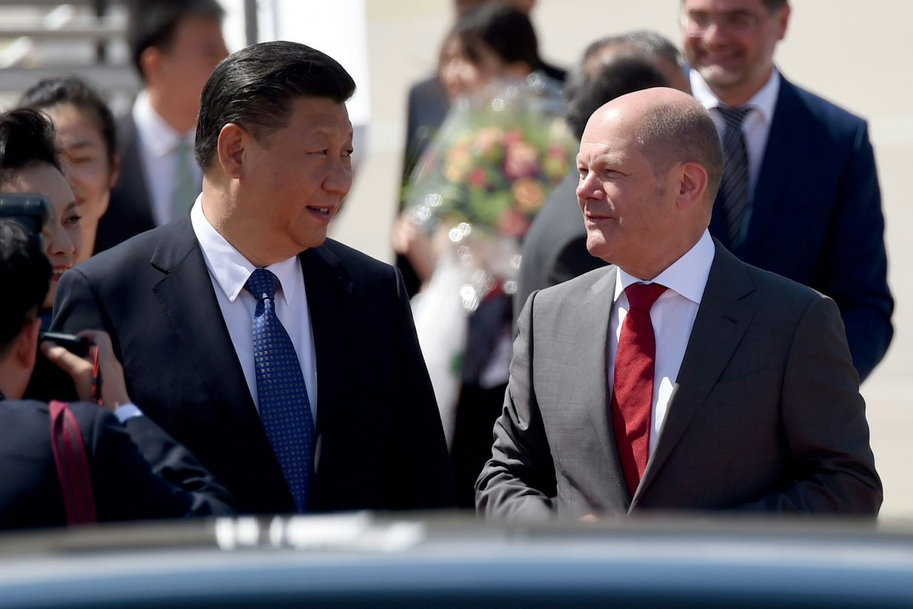 Ein Bild aus dem Jahr 2017: Olaf Scholz mit Xi Jinping. Bei seinem ersten Besuch als Kanzler in Asien hatte Olaf Scholz Ende April 2022 Japan besucht – und dabei einen Bogen um China gemacht.