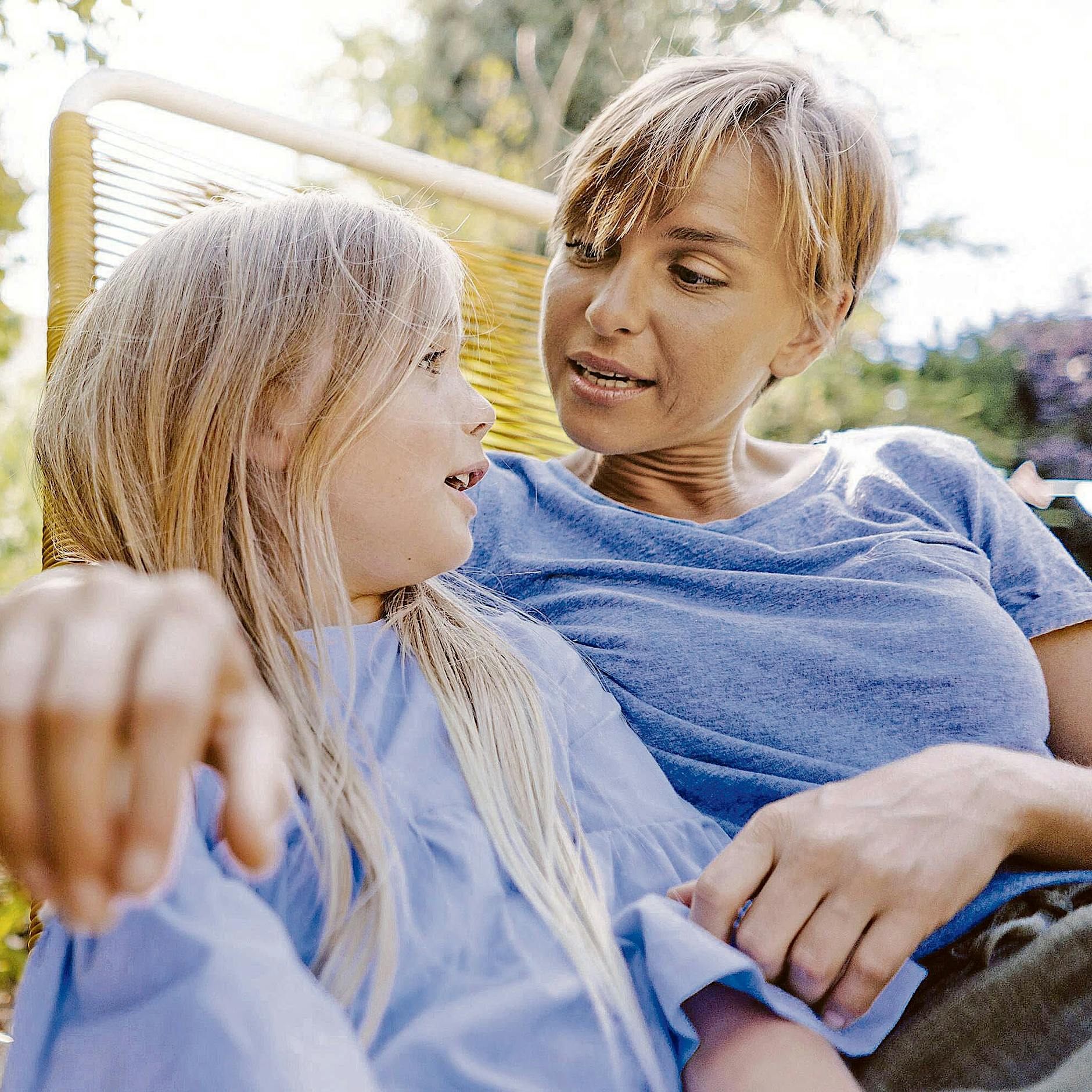 Expertin erklärt: Darum sollten wir unsere Kinder weder tadeln noch loben