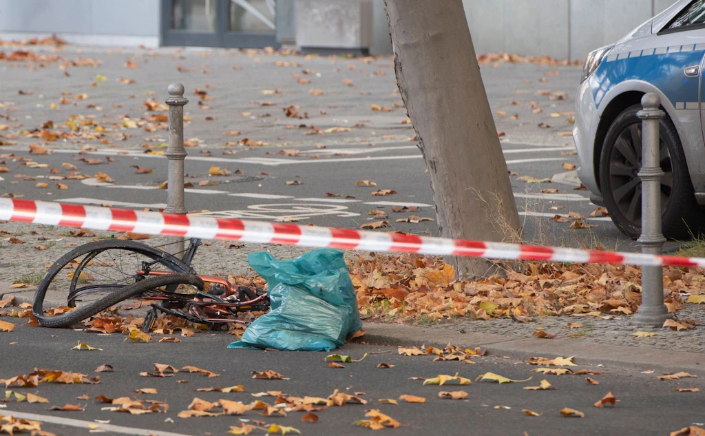 Von Betonmischer überrollt: Radfahrerin hirntot – Klima-Aktivisten hatten Rettungseinsatz verzögert