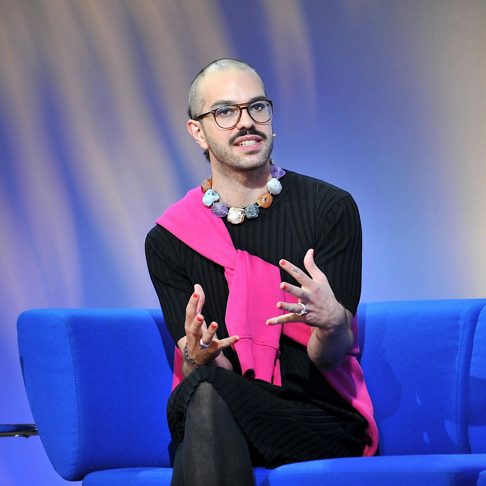 Kim de l'Horizon: „Es darf nicht sein, dass wir uns zum Schweigen bringen“