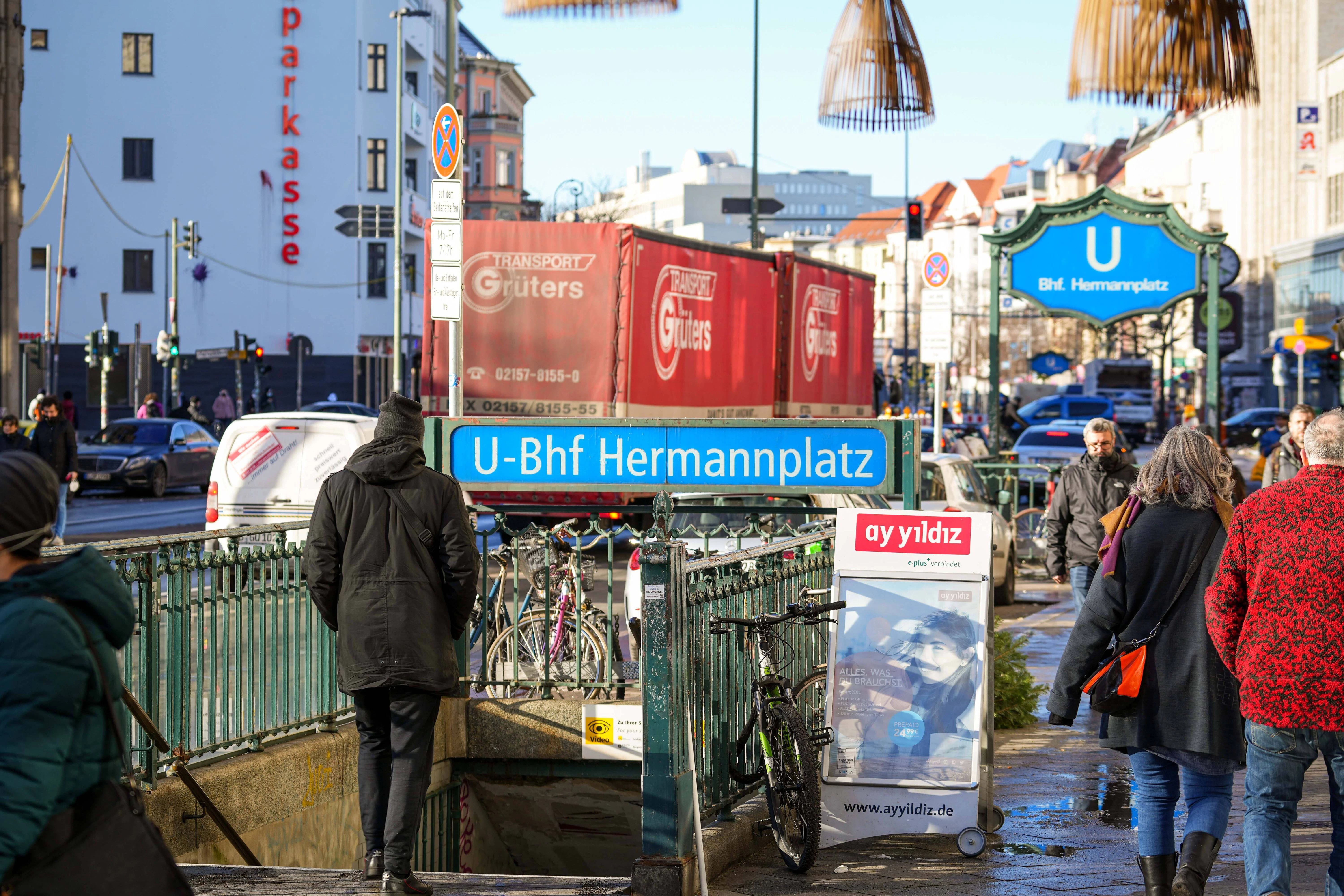 Nennt sich zu Unrecht ein Platz und ist auch ansonsten eine Zumutung: der Neuköllner Hermannplatz.