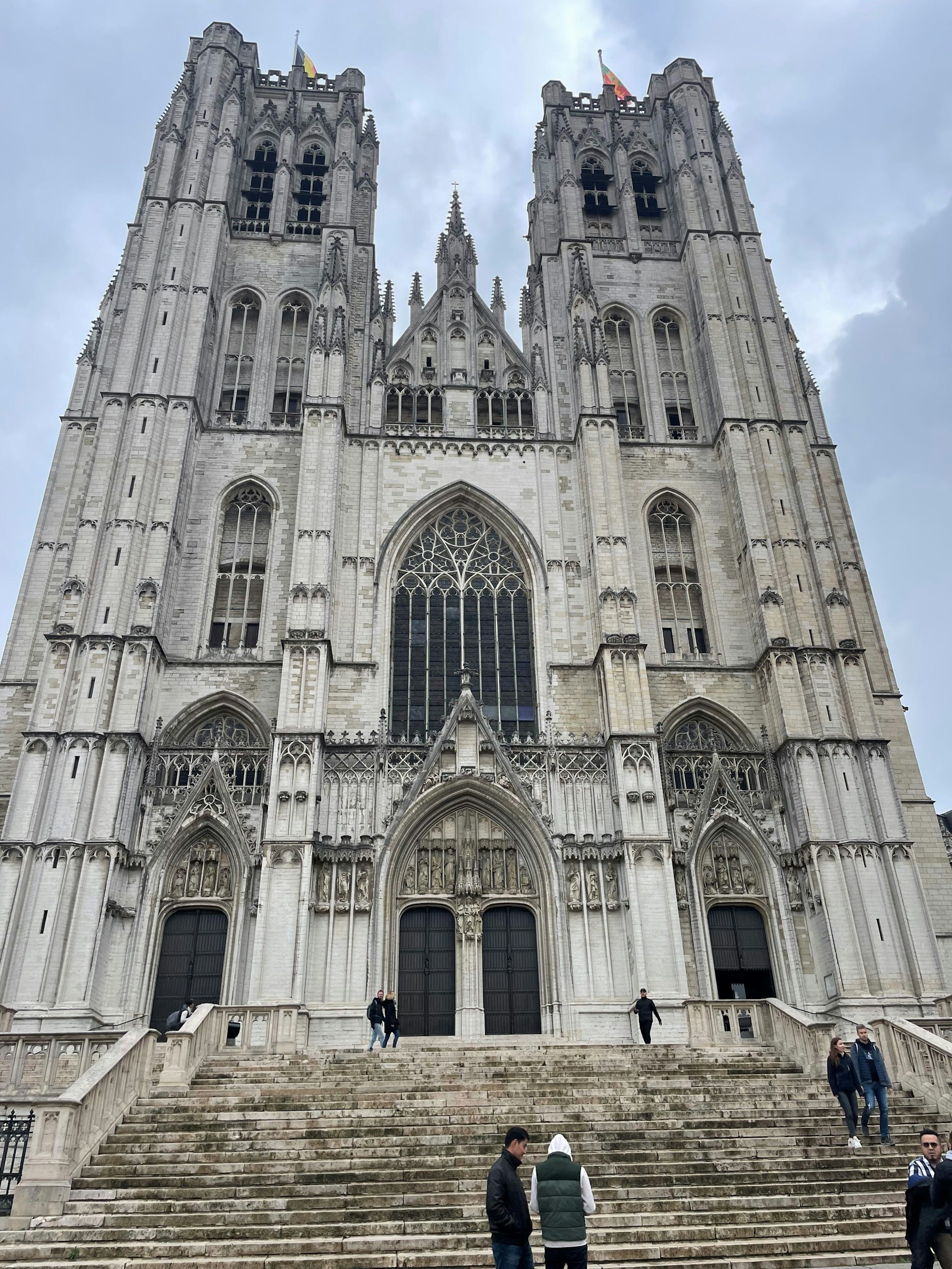 Fans des 1. FC Union besuchten am Tag nach dem 1:0 gegen St. Gilloise auch noch die Brüsseler Cathédrale St. Michel et Gudule, um ihrem heiligen Sven Michel zu huldigen.