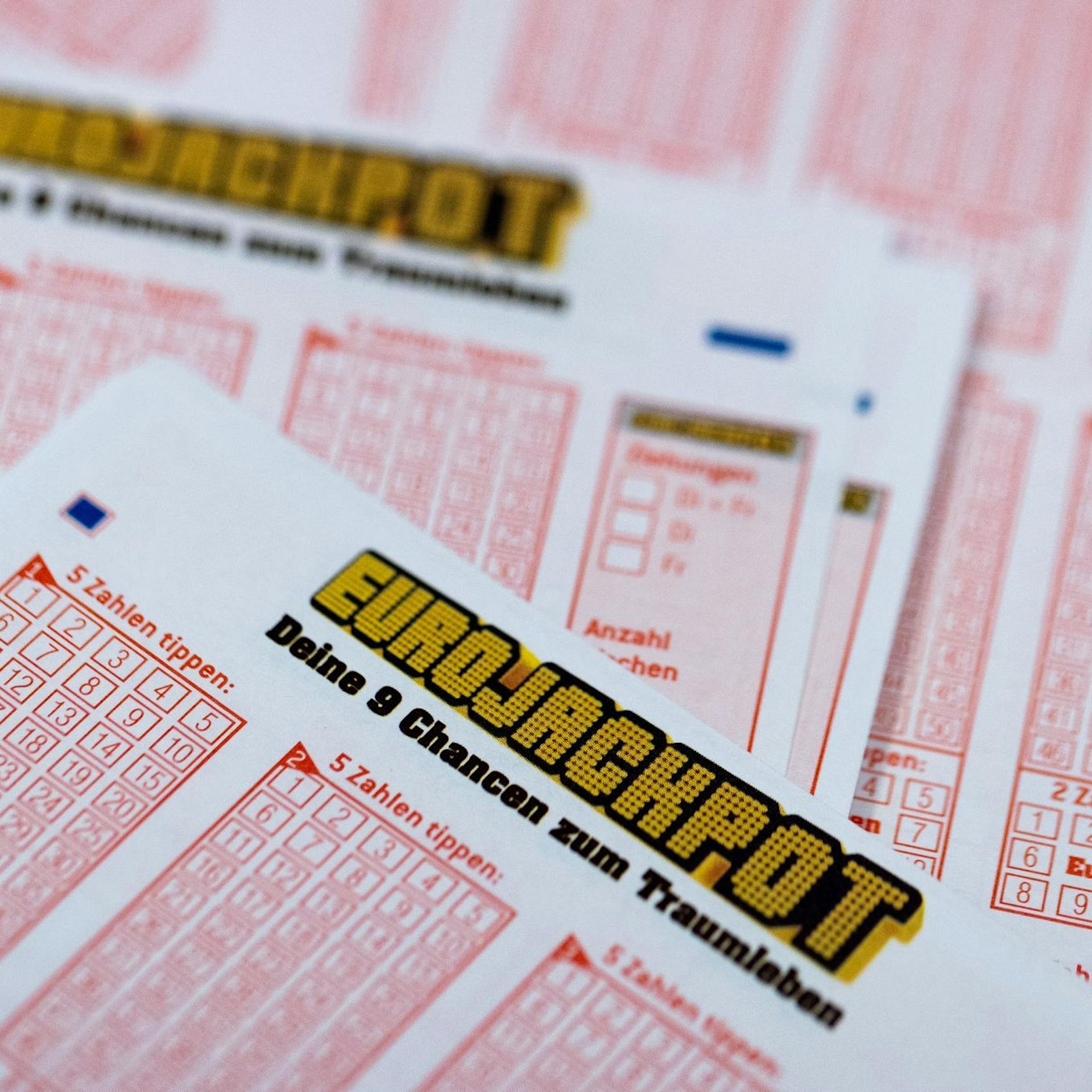 Irrer Lotto-Rekord heute möglich +++ 120 Millionen Euro im Eurojackpot +++ Lottogewinner verrät, warum er Millionengewinn vor Familie verheimlicht