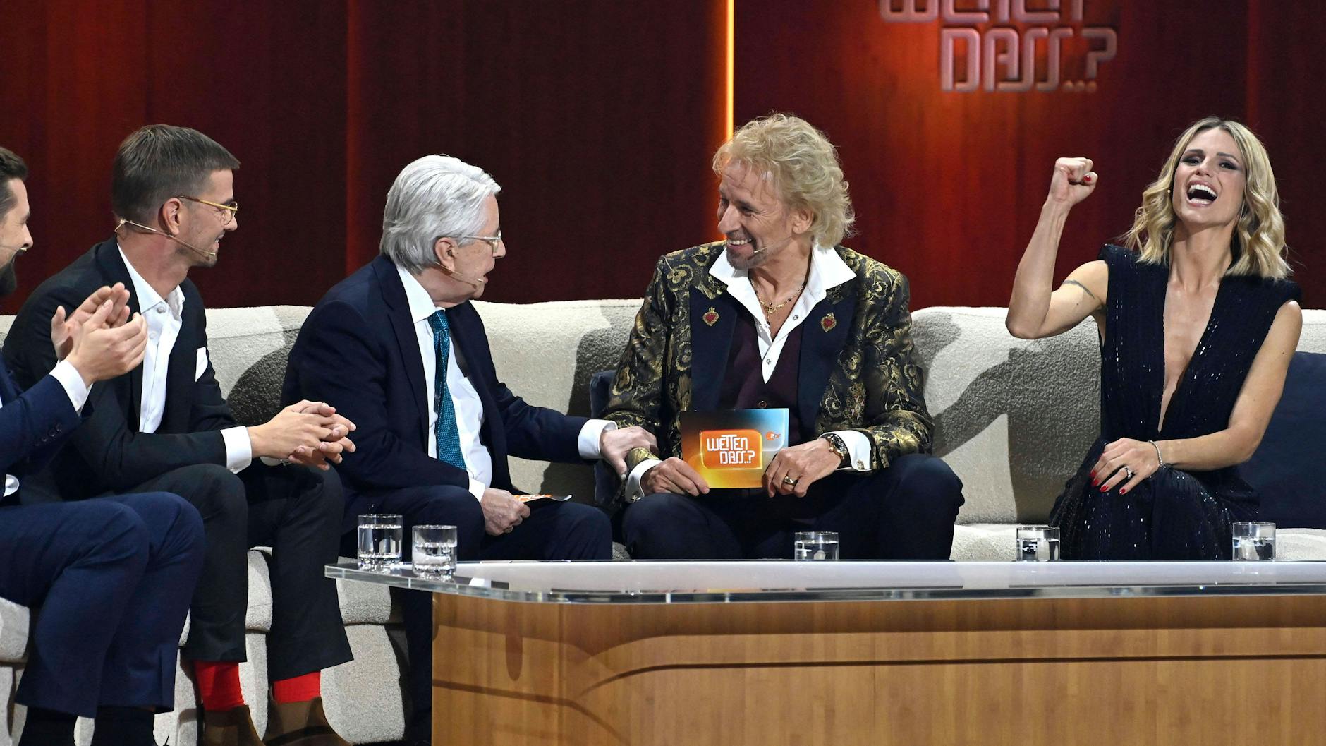 Das erste Comeback von „Wetten, dass...?“: Thomas Gottschalk mit Michelle Hunziker und Frank Elstner .