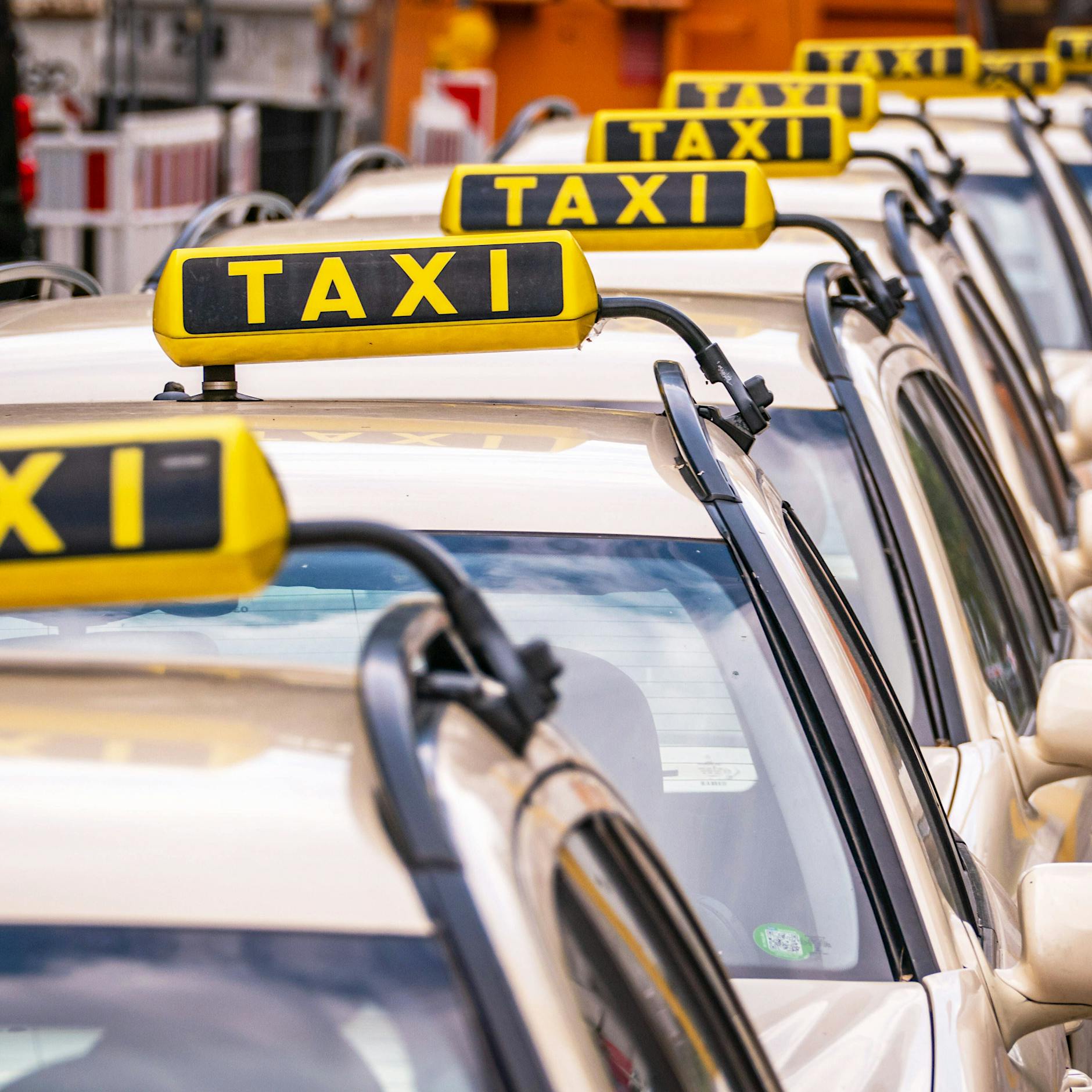 Taxifahren in Berlin soll 20 Prozent teurer werden. Kann das die Branche retten?