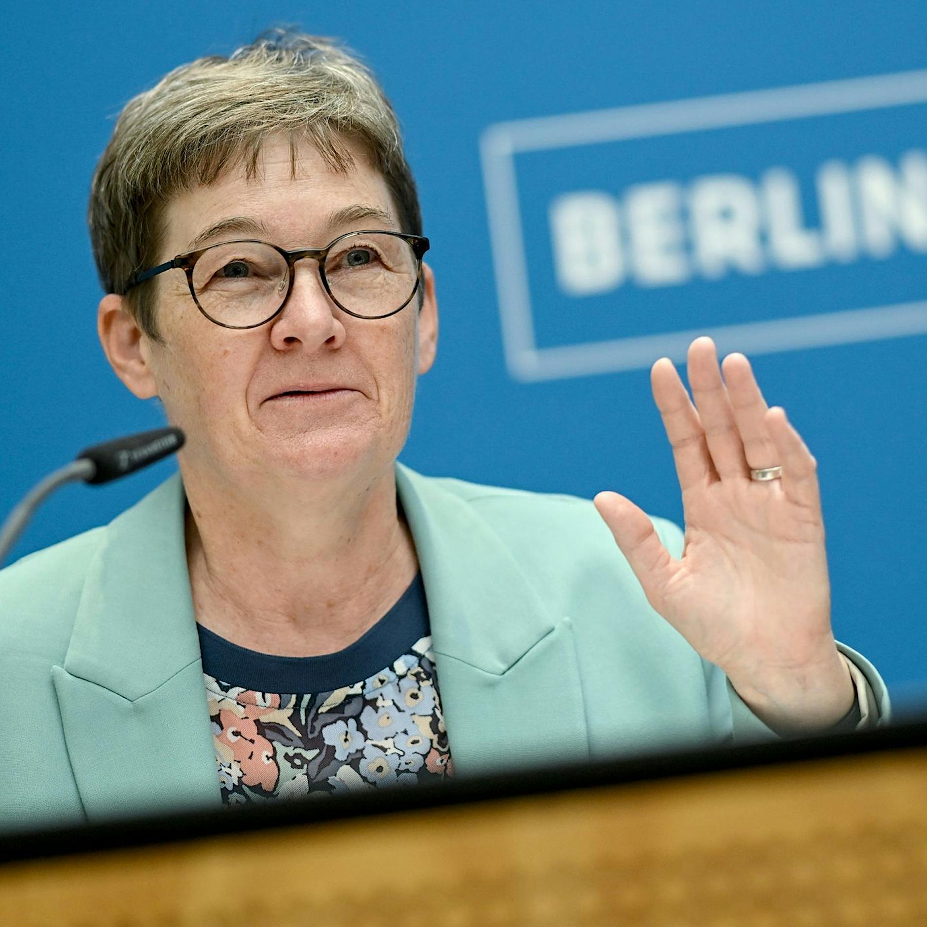 Die „Wanderarbeiterin“: Pendelt Gesundheitssenatorin Gote heimlich nach Kassel?