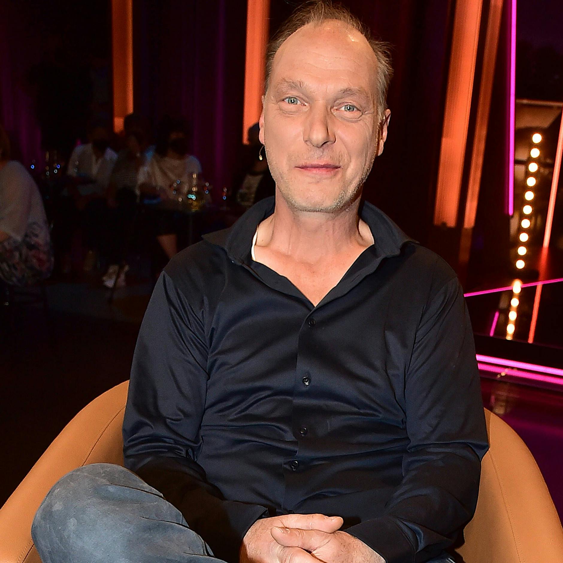 Martin Brambach: Choleriker im Fernsehen, privat wird meditiert