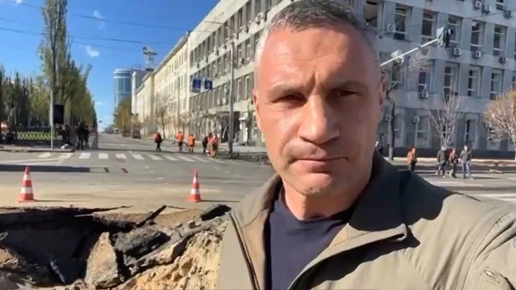 Kiews Bürgermeister Vitali Klitschko rief seine Landsleute auf, Vorräte anzulegen und hat Wärmestuben in Kiew eingerichtet.