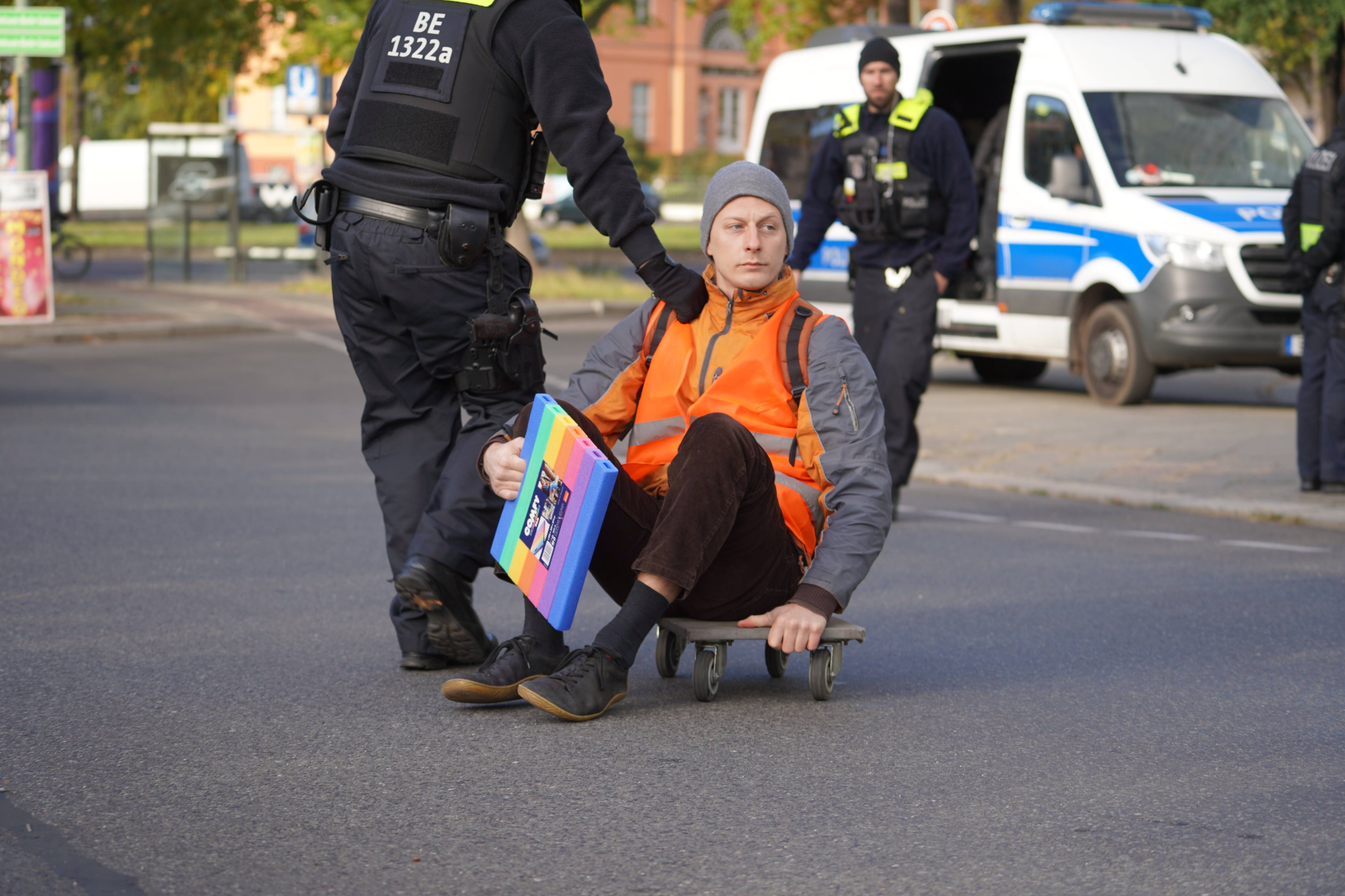 UPDATE +++ Radfahrerin In Klinik Gestorben: Jetzt Schieben Die Klima ...