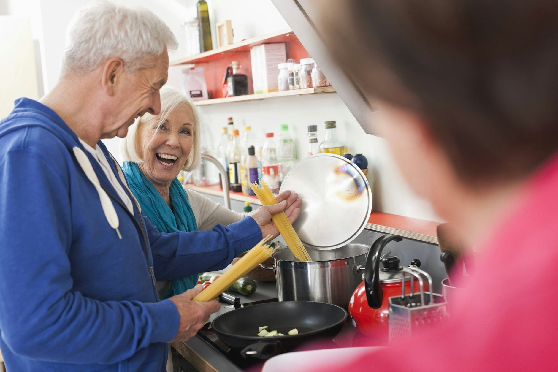 Nudeln rein, Deckel drauf – so geht energiesparendes Kochen.