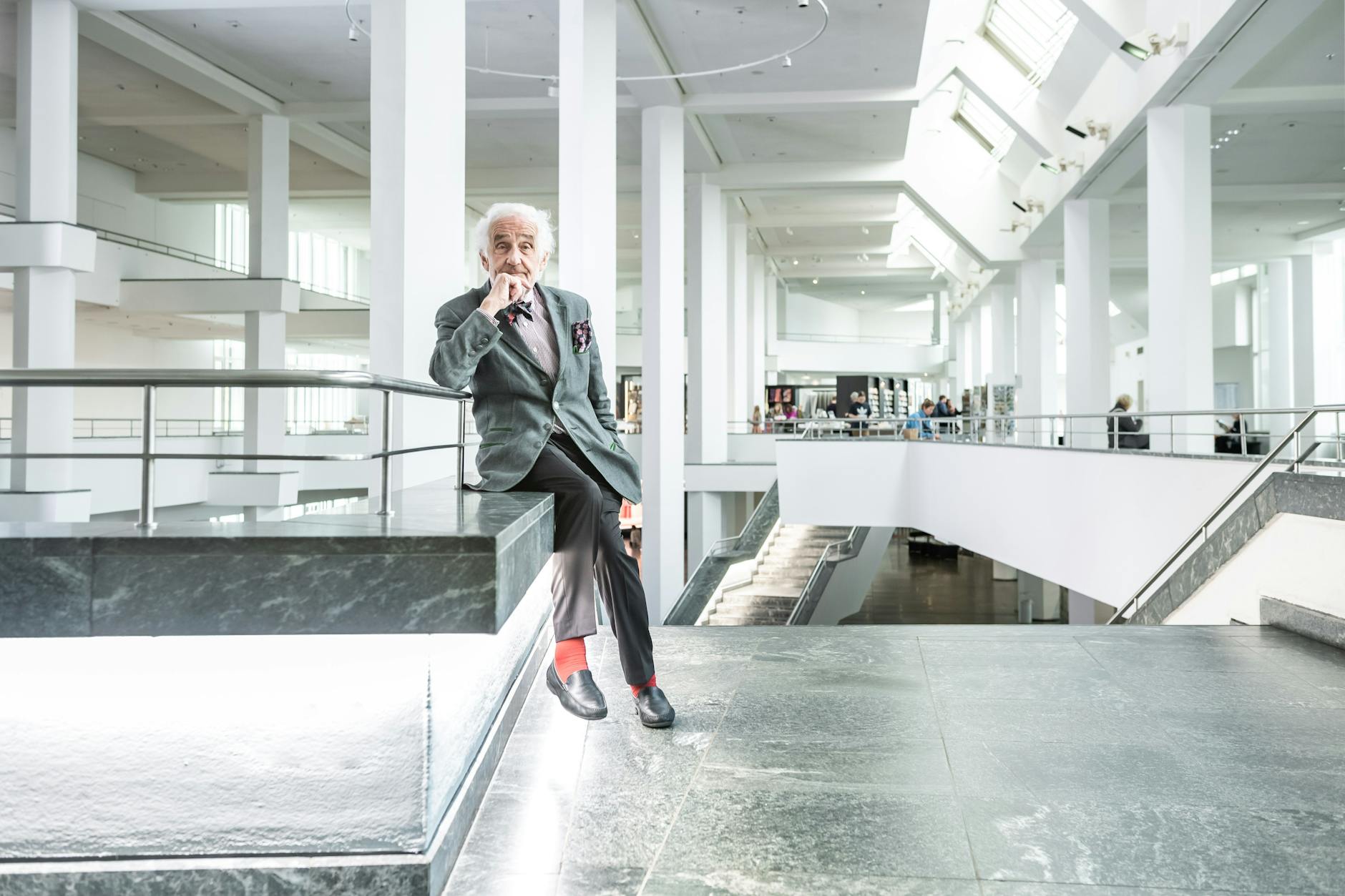 Peter Raue in der Gemälde Galerie in Berlin.