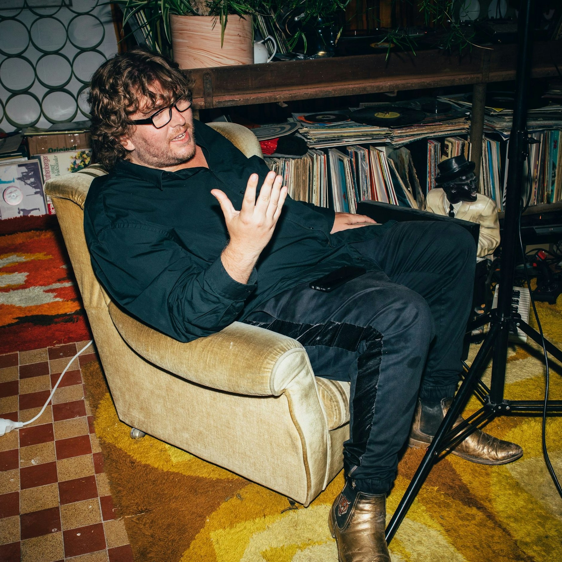 Regisseur Gerrit Starczewski mimt im Film einen Musikproduzenten.&nbsp;