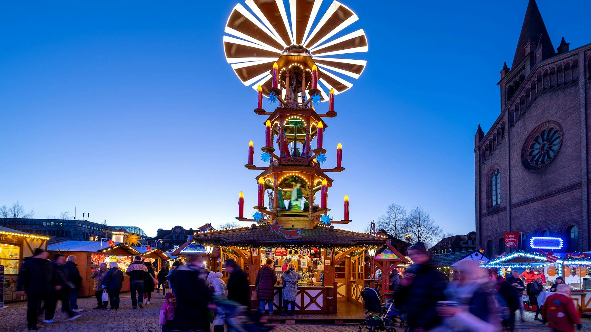 Auf dem Weihnachtsmarkt in Potsdam soll es dieses Jahr weniger Buden geben als in den Vorjahren. 